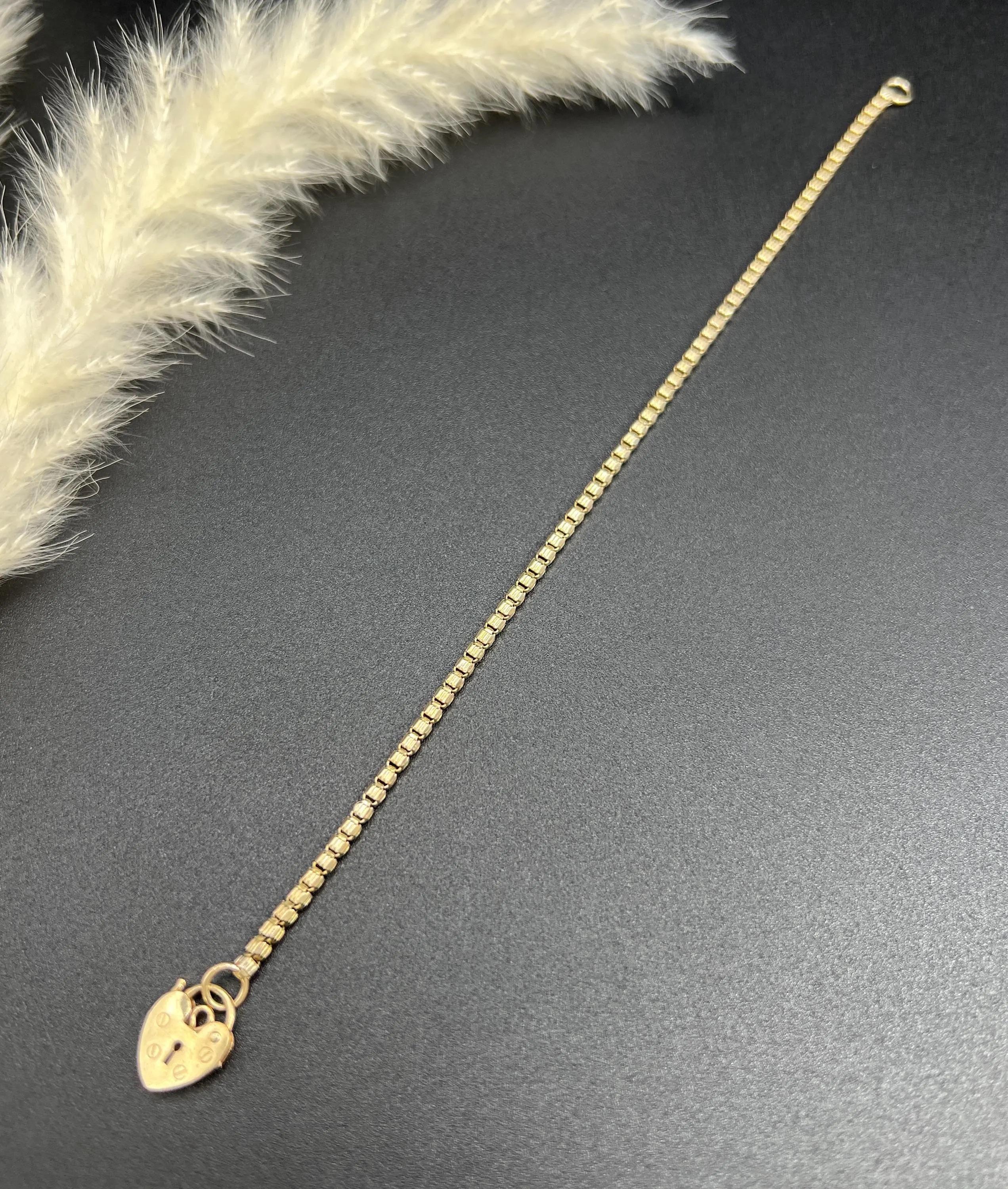 Antique 9ct Gold, Edwardian Fancy Snake Box Link Bracelet with Heart Padlock in vendita 1
