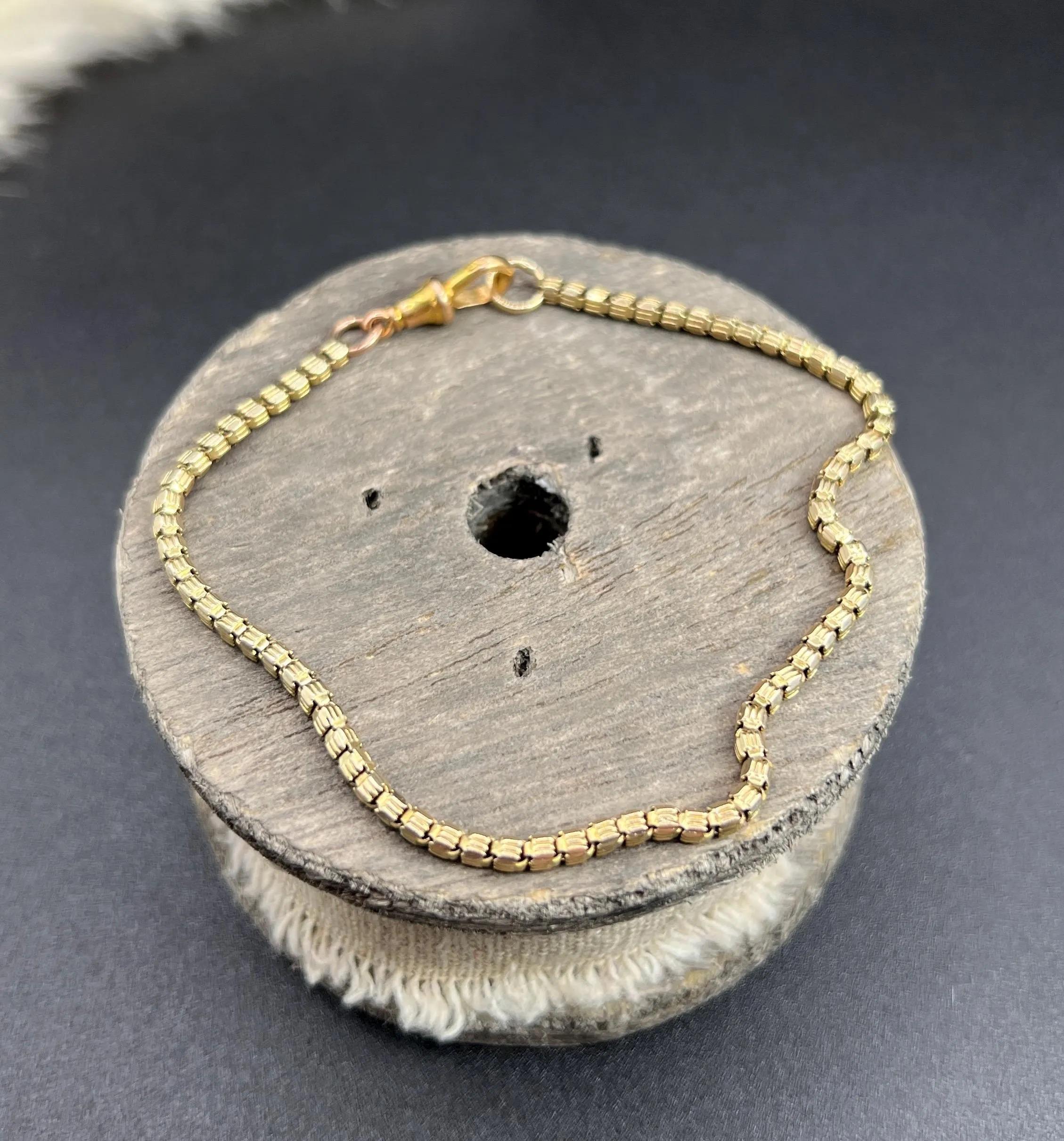 Bracelet ancien en or 9ct, de style édouardien, à maillons serpents fantaisie avec fermoir pivotant en vente 3