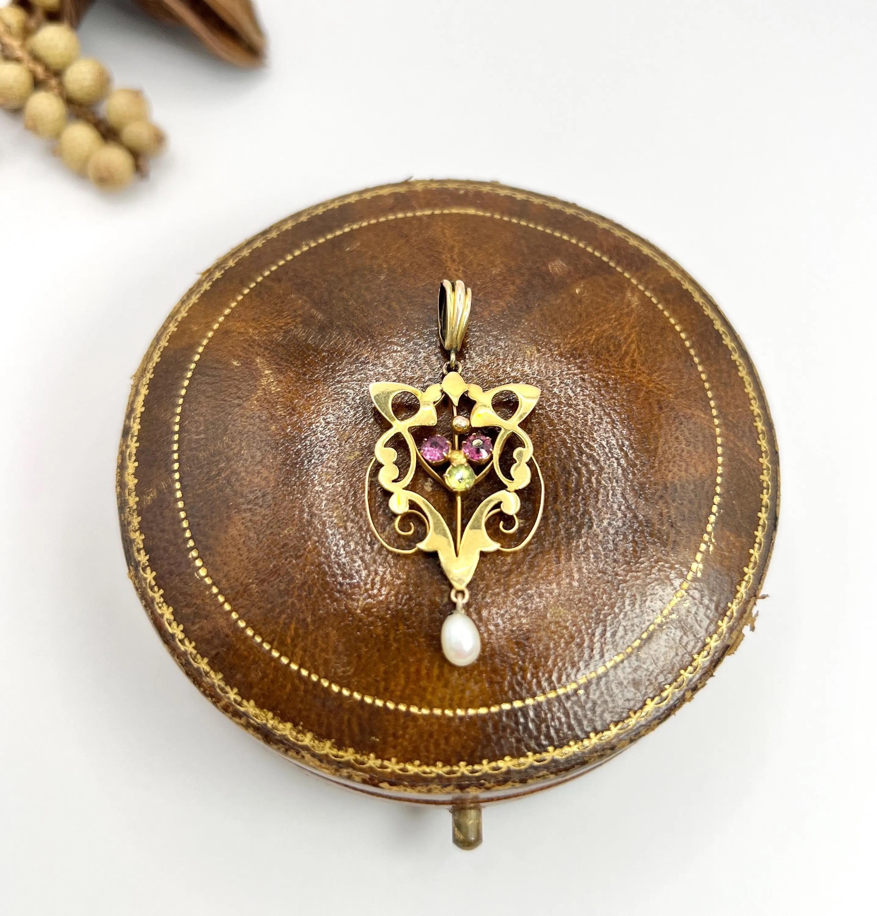 Antique 9ct Gold Edwardian Garnet Cultured Pearl & Peridot Suffragette Pendent For Sale 5