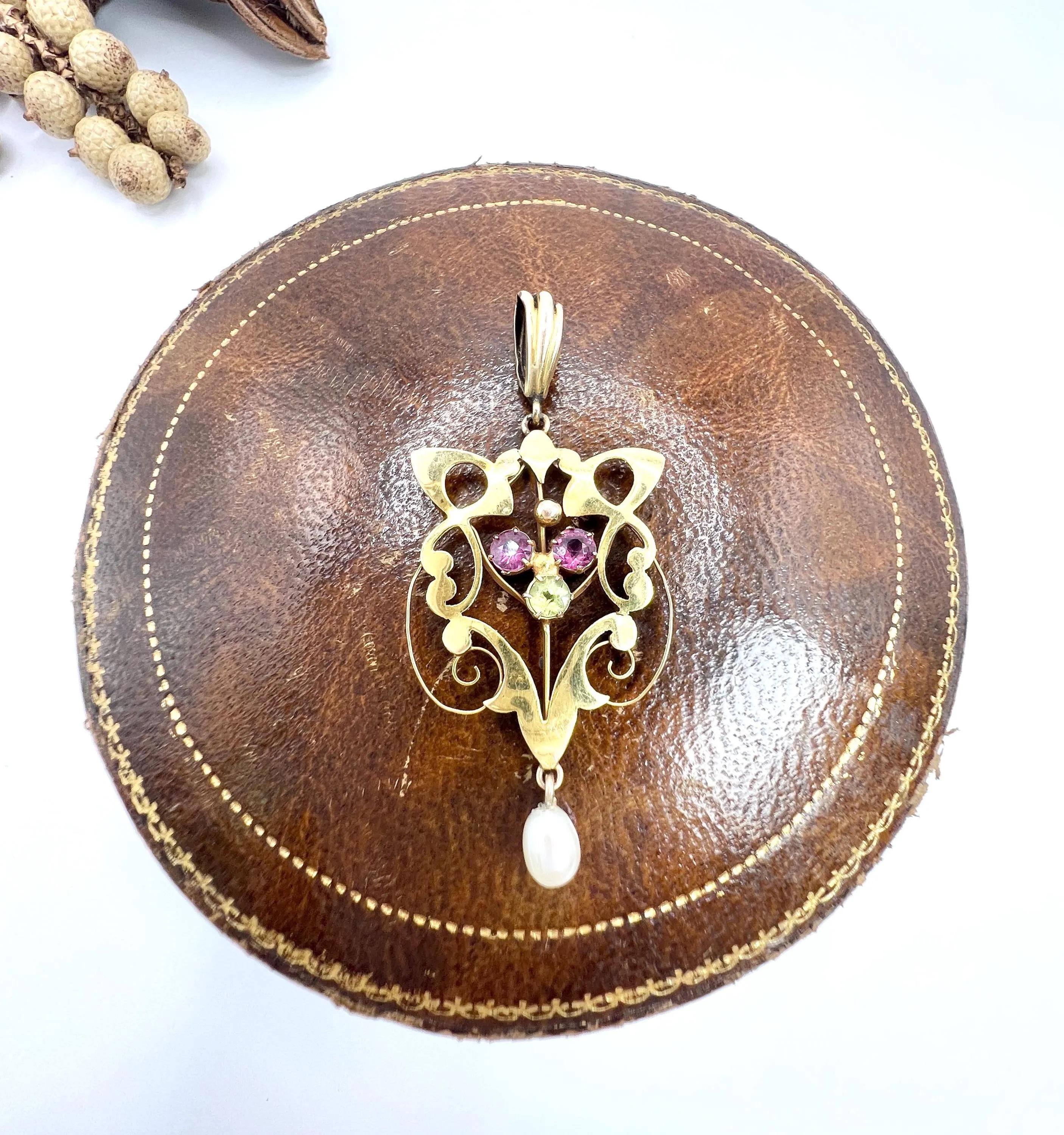 Antique 9ct Gold Edwardian Garnet Cultured Pearl & Peridot Suffragette Pendent For Sale 1