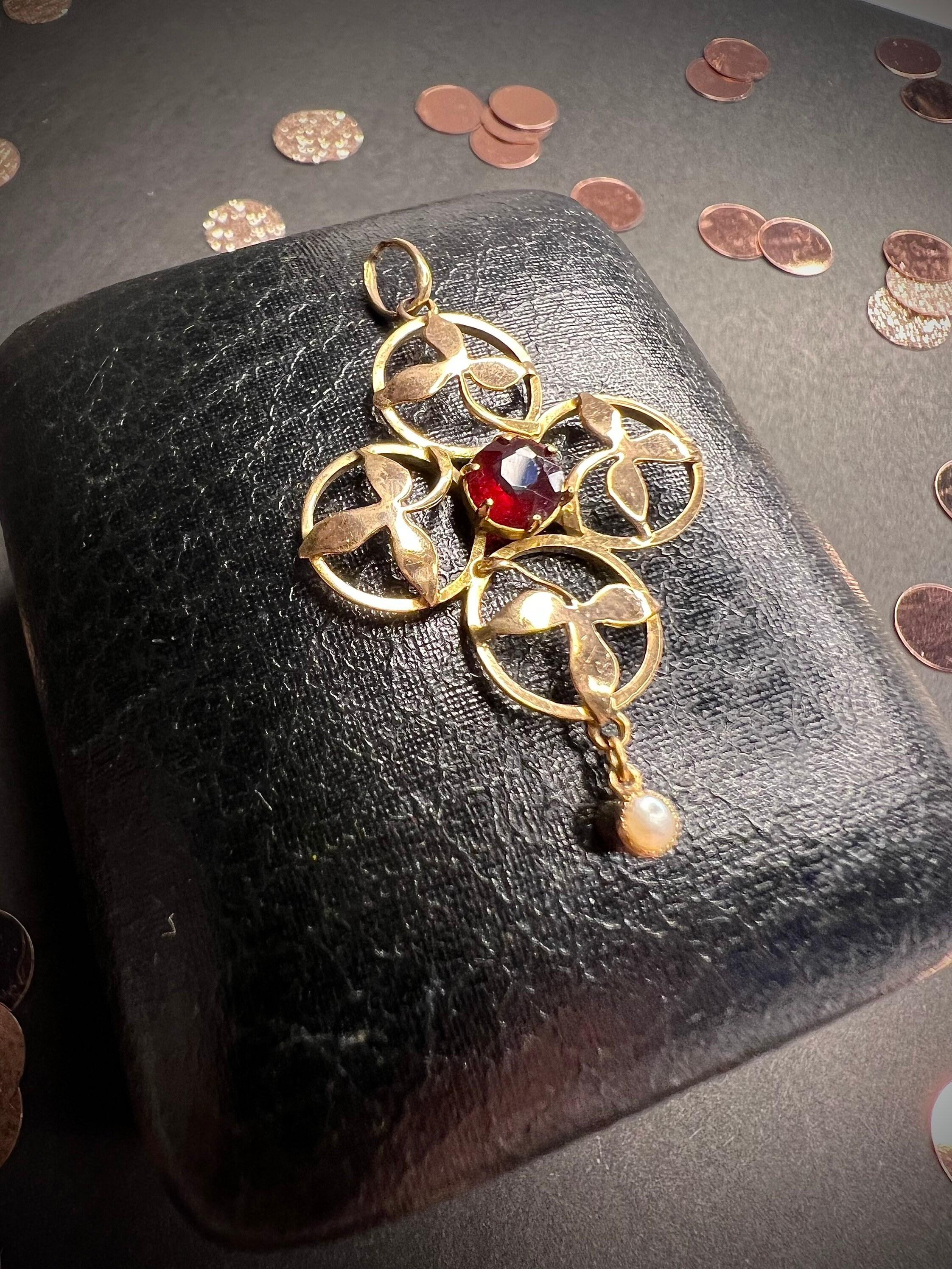 Women's or Men's Antique 9ct Gold Edwardian Garnet & Pearl Pendant For Sale