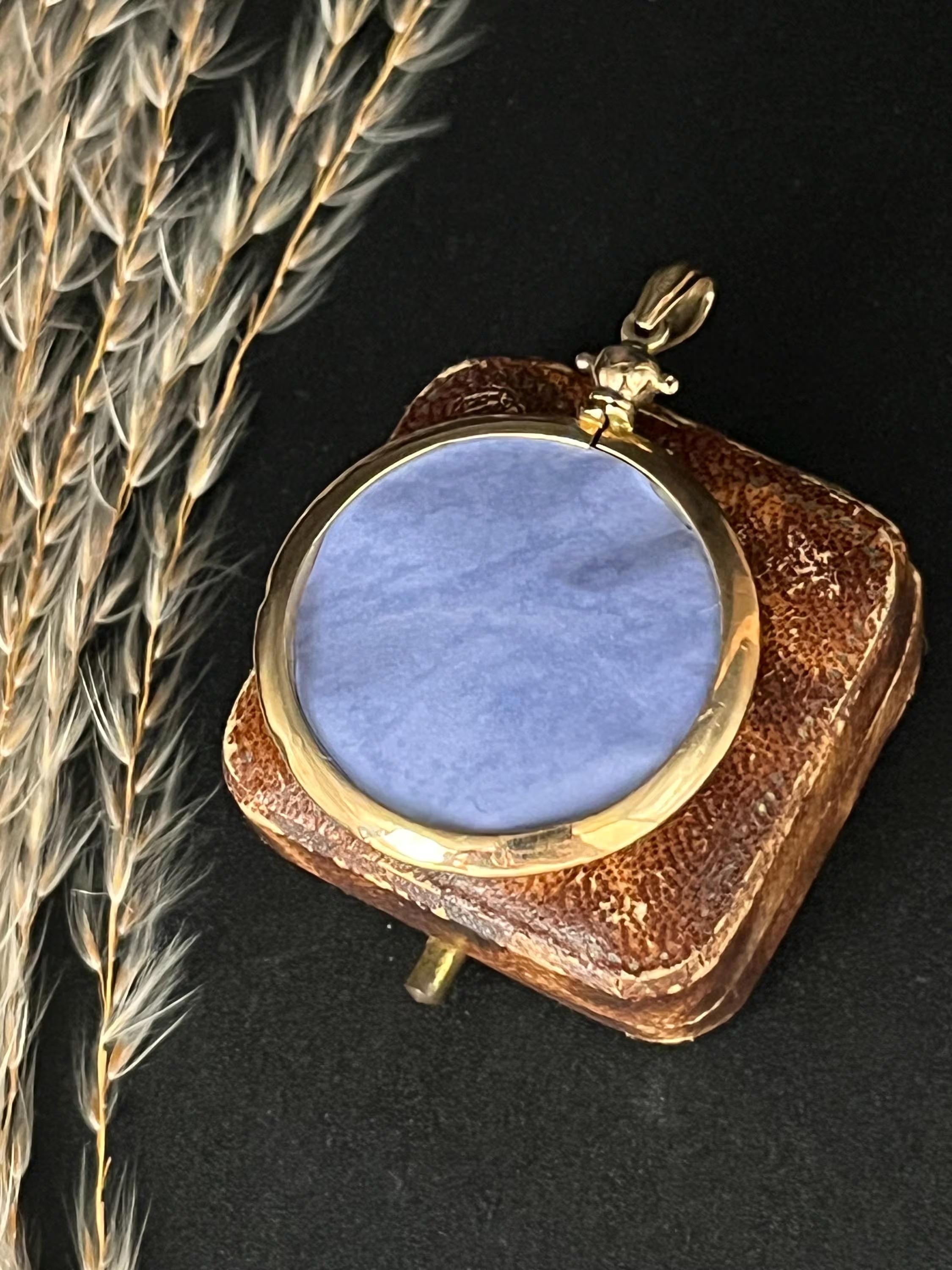 Antique 9ct Gold, Edwardian Glass Open Locket Pendant, Circa 1900 For Sale 5