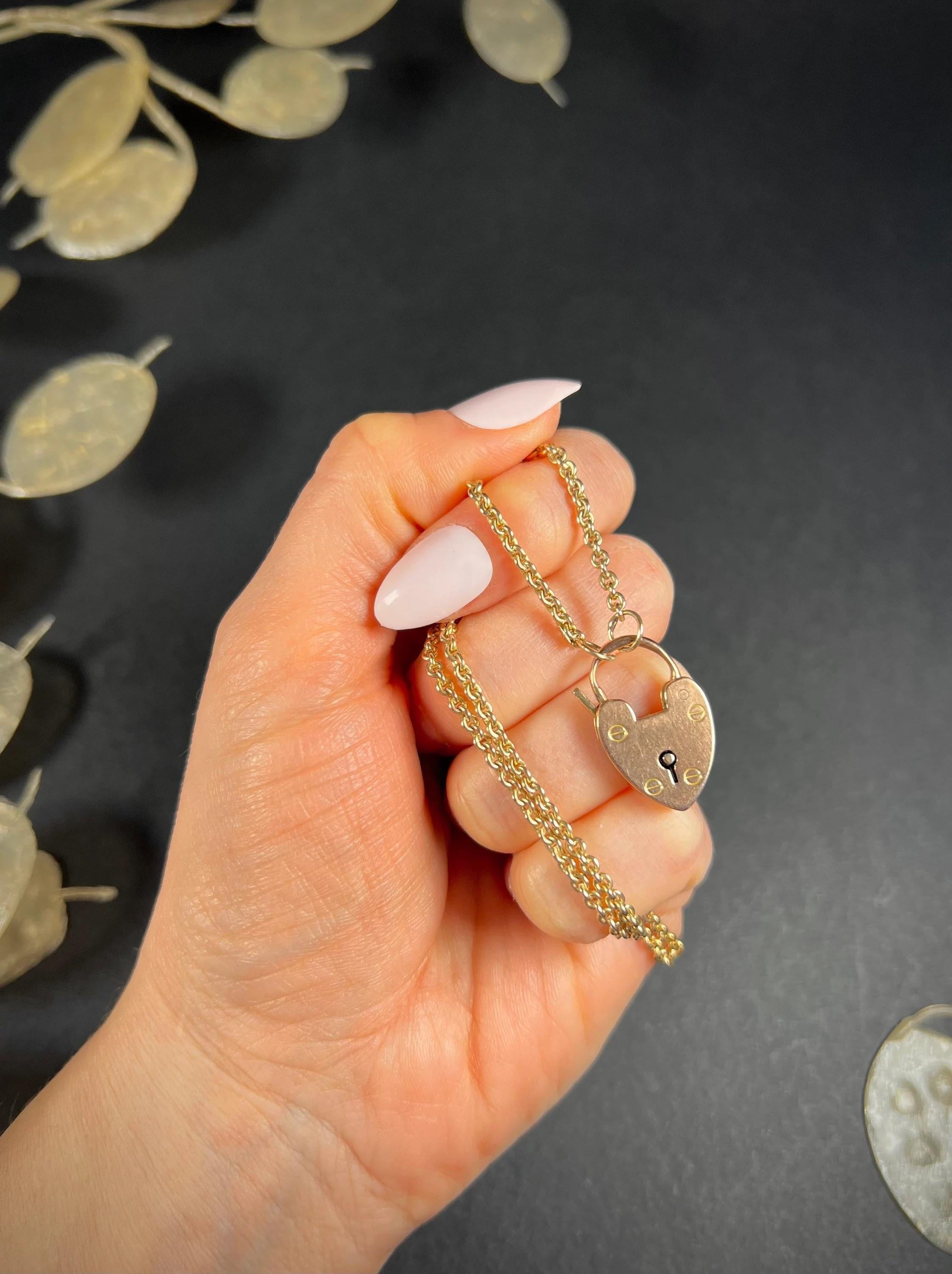 Collier ancien en or 9ct Edwardian avec cadenas en forme de coeur en vente 5