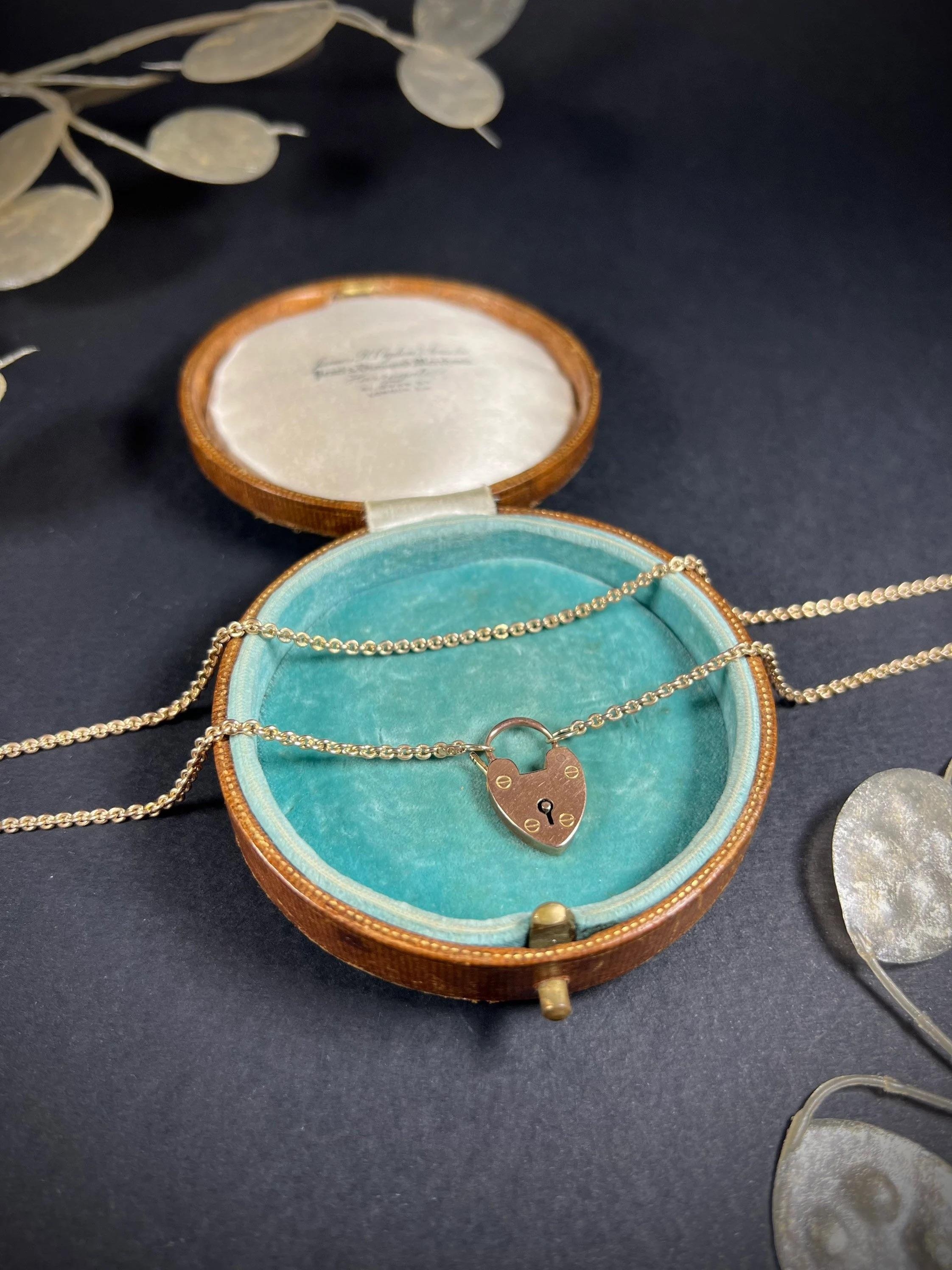 Collier ancien en or 9ct Edwardian avec cadenas en forme de coeur Unisexe en vente