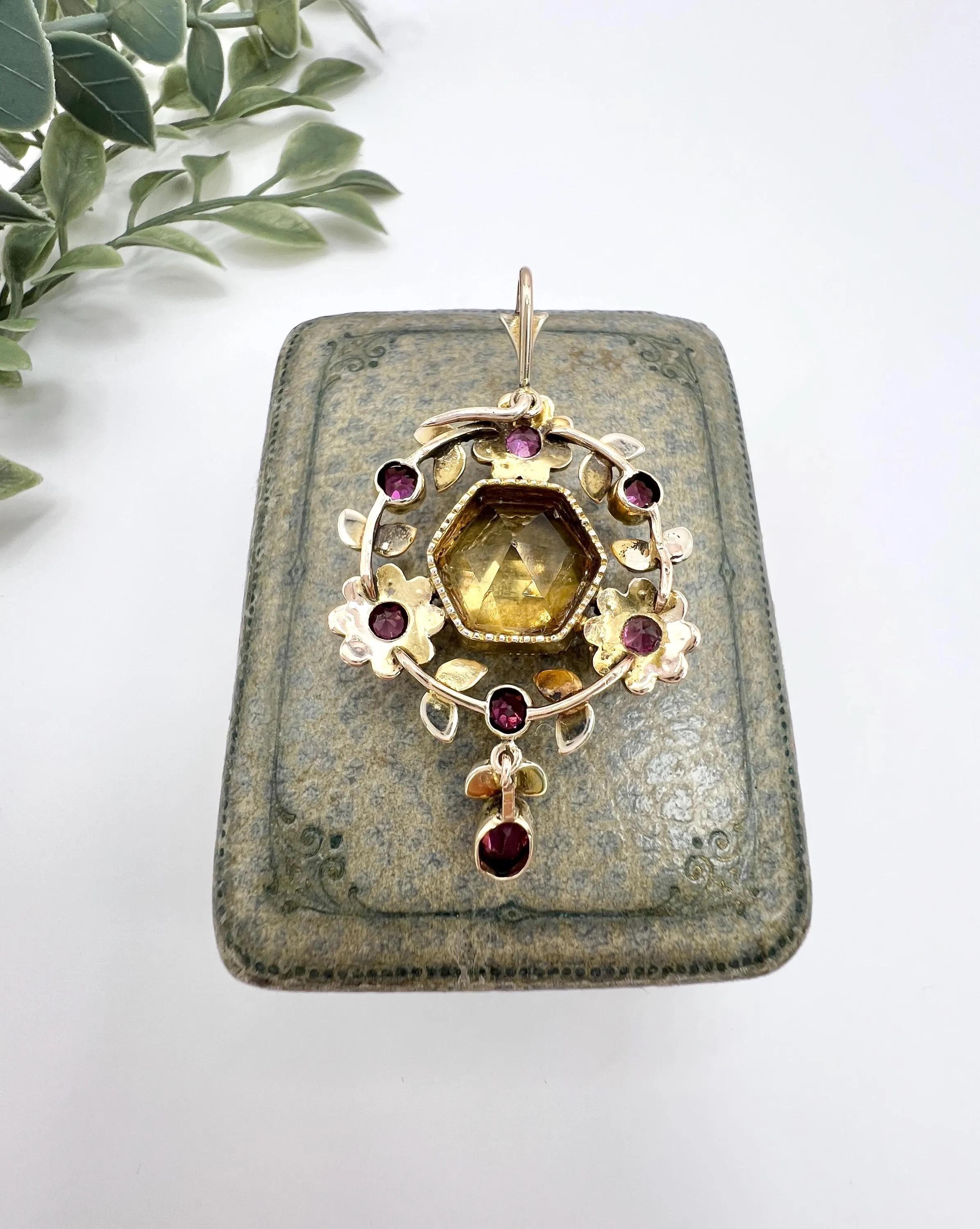 da uomo o donna Antico ciondolo floreale esagonale in oro 9ct, edoardiano, con citrino, rubino e perle di mare in vendita