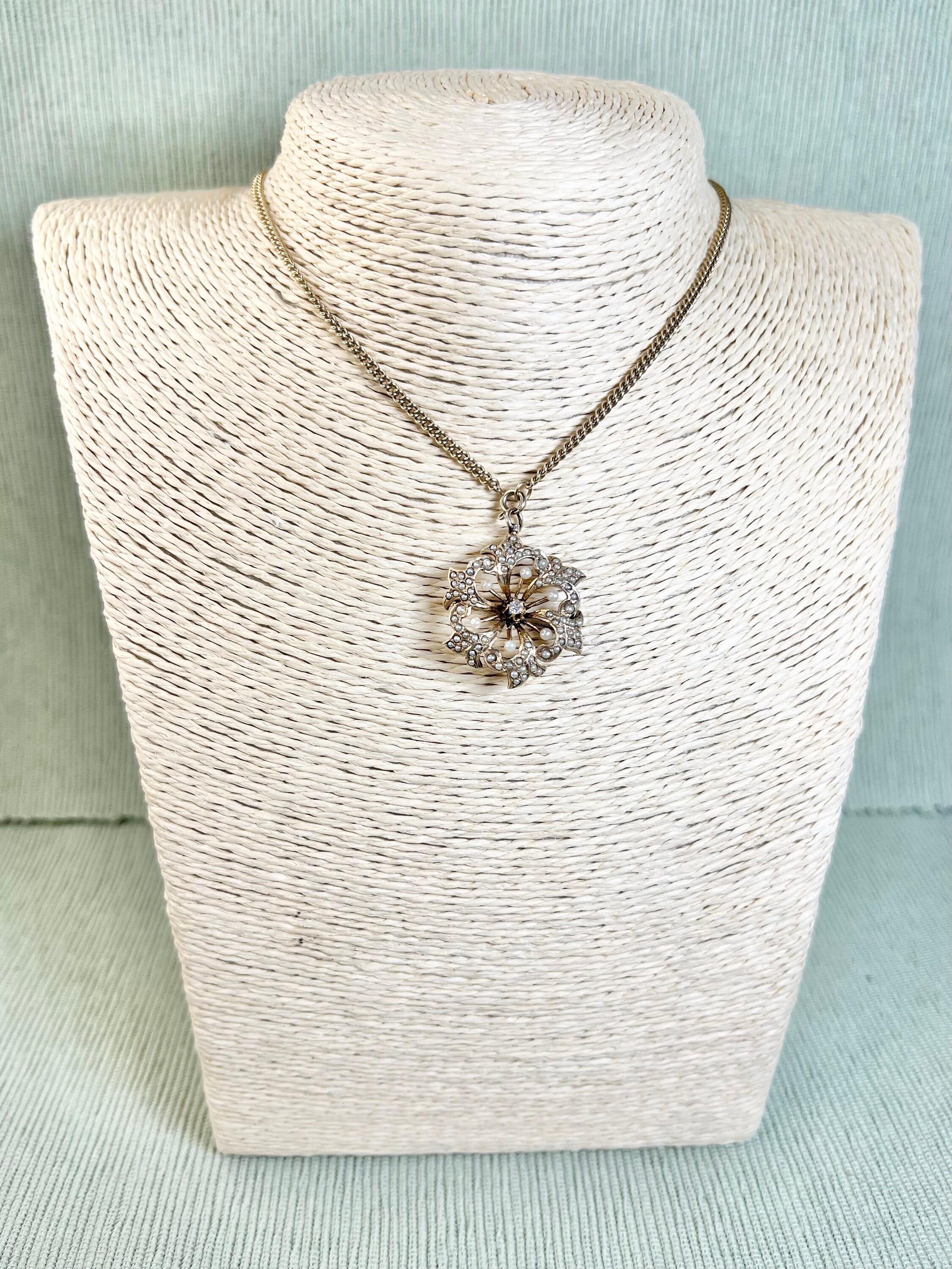 Antiker edwardianischer Perlen- und Diamant-Blumenanhänger/Brosche aus 9 Karat Gold im Angebot 5