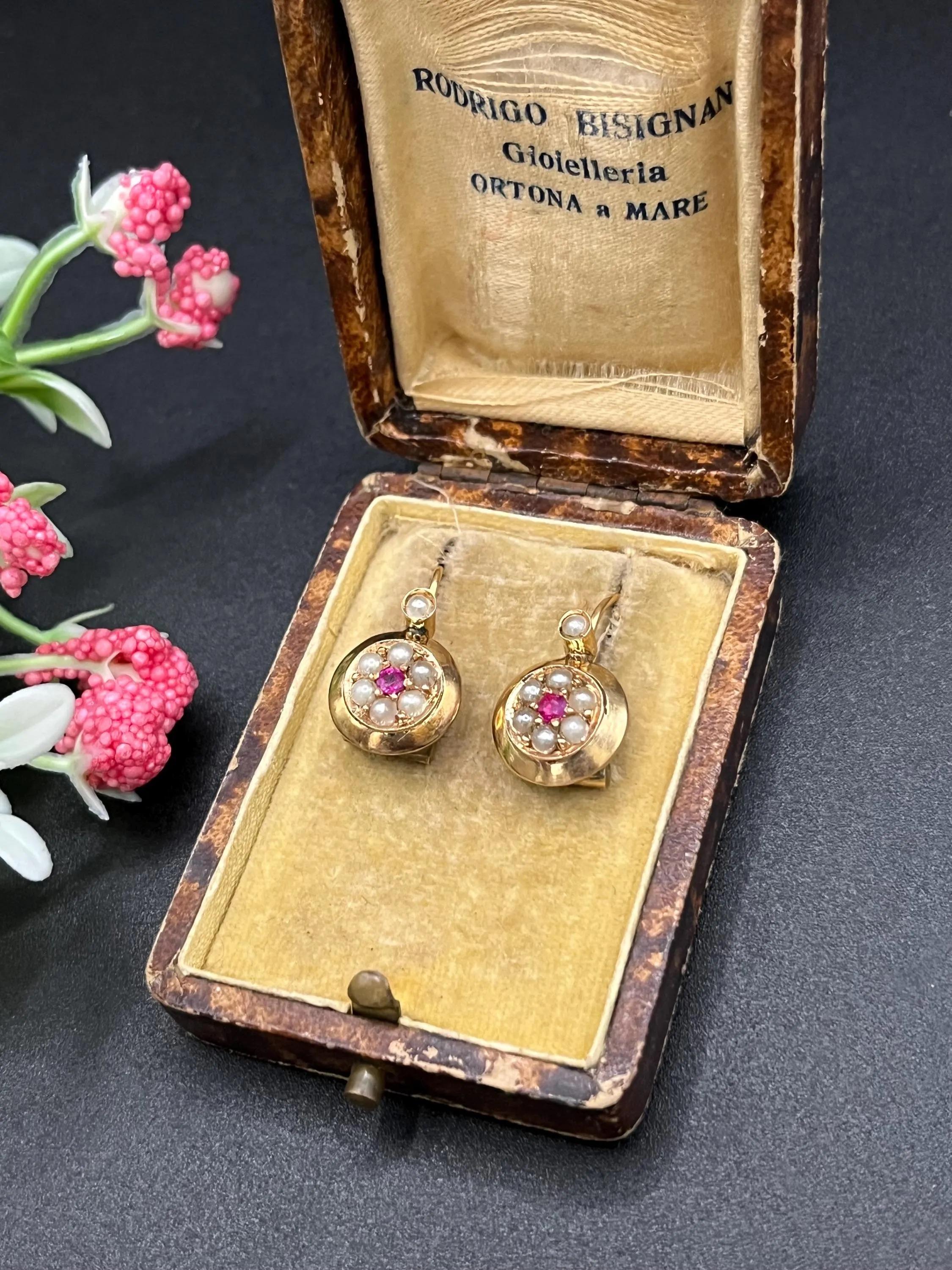 Boucles d'oreilles anciennes en or 9ct, Edwardian Rubis et Perles, Circa 1910 en vente 4