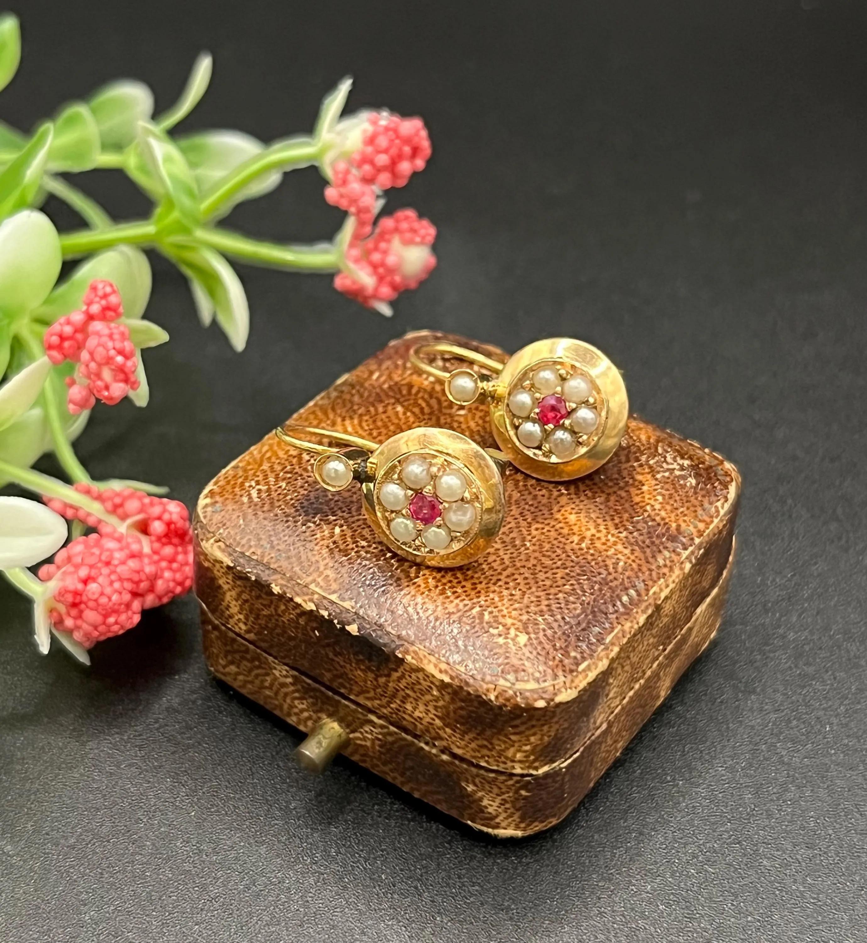 Boucles d'oreilles anciennes en or 9ct, Edwardian Rubis et Perles, Circa 1910 en vente 5