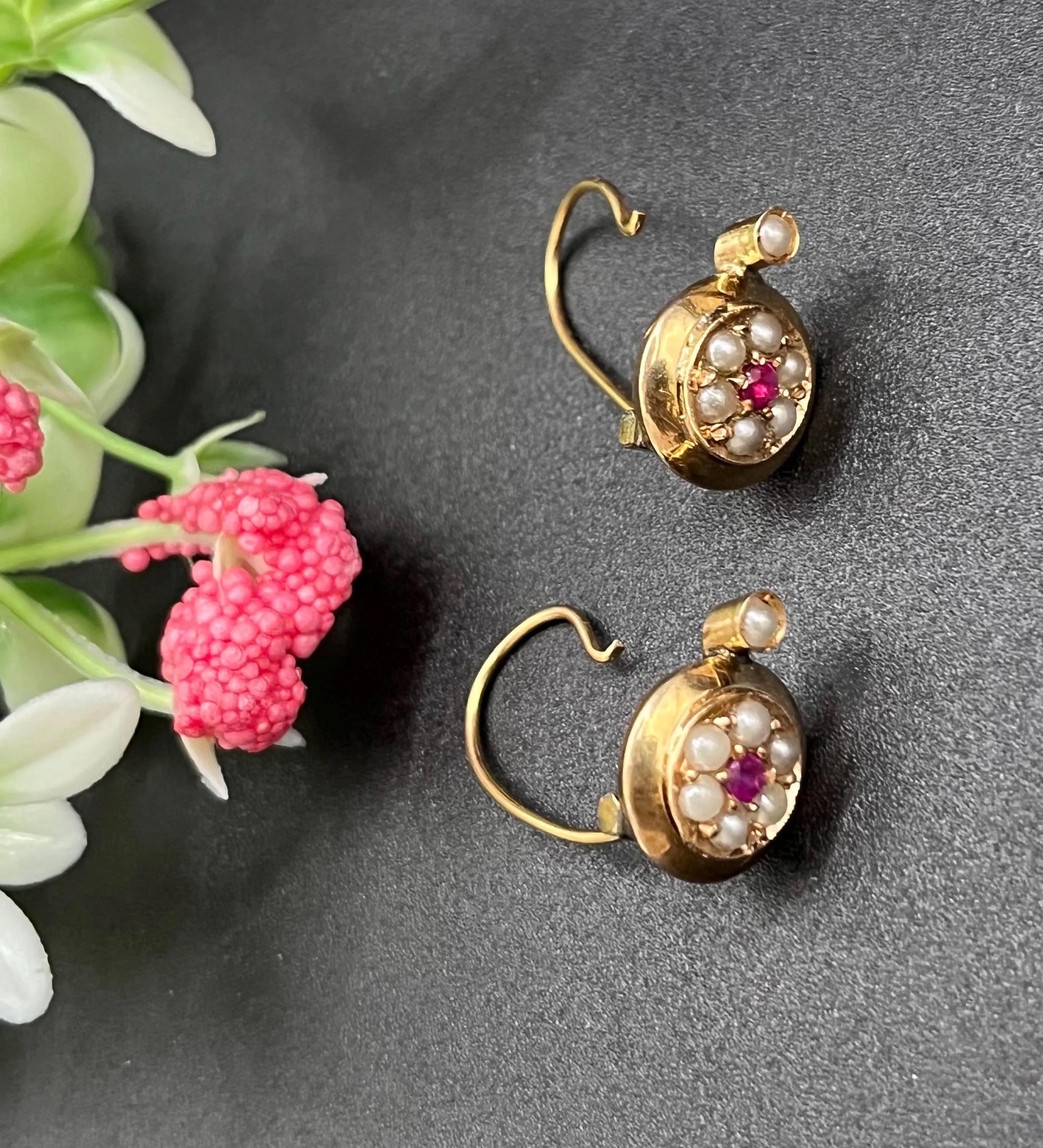 Édouardien Boucles d'oreilles anciennes en or 9ct, Edwardian Rubis et Perles, Circa 1910 en vente