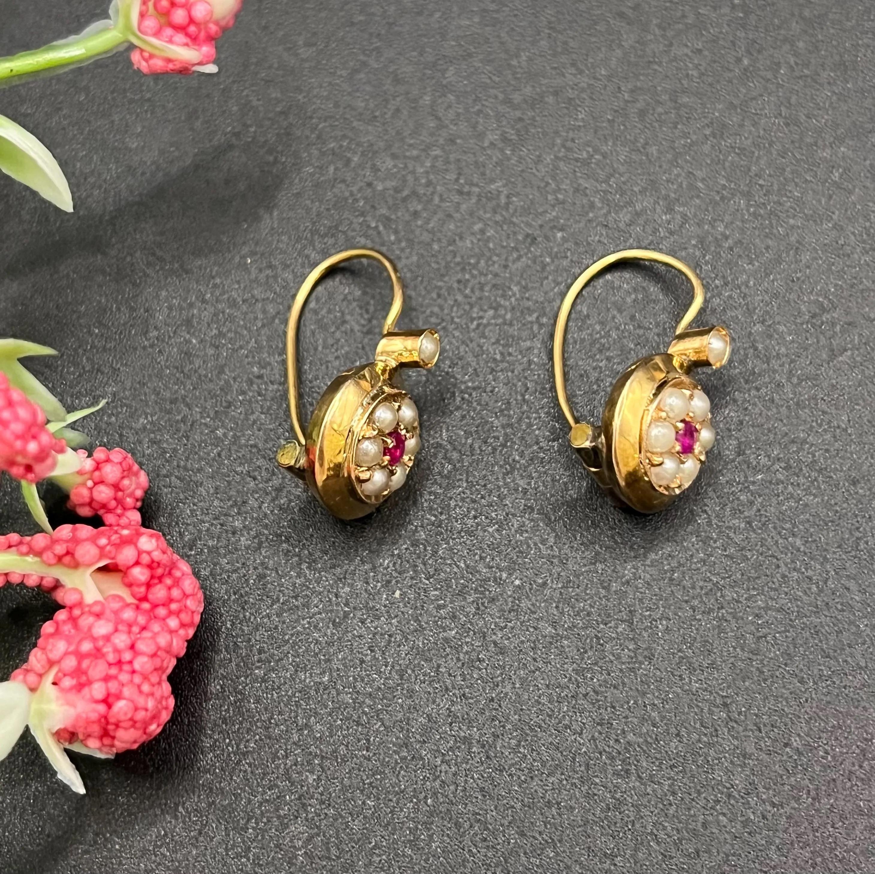 Boucles d'oreilles anciennes en or 9ct, Edwardian Rubis et Perles, Circa 1910 en vente 2