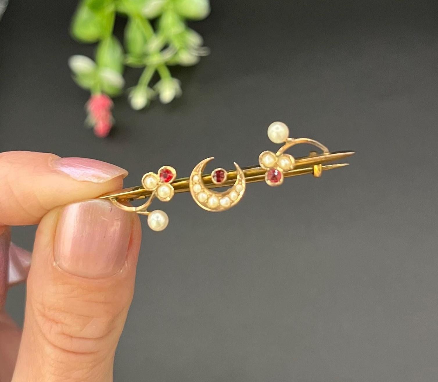 Antike 9ct Gold Edwardian Rubin & Perle Crescent Moon Brosche, CIRCA 1910 im Angebot 2