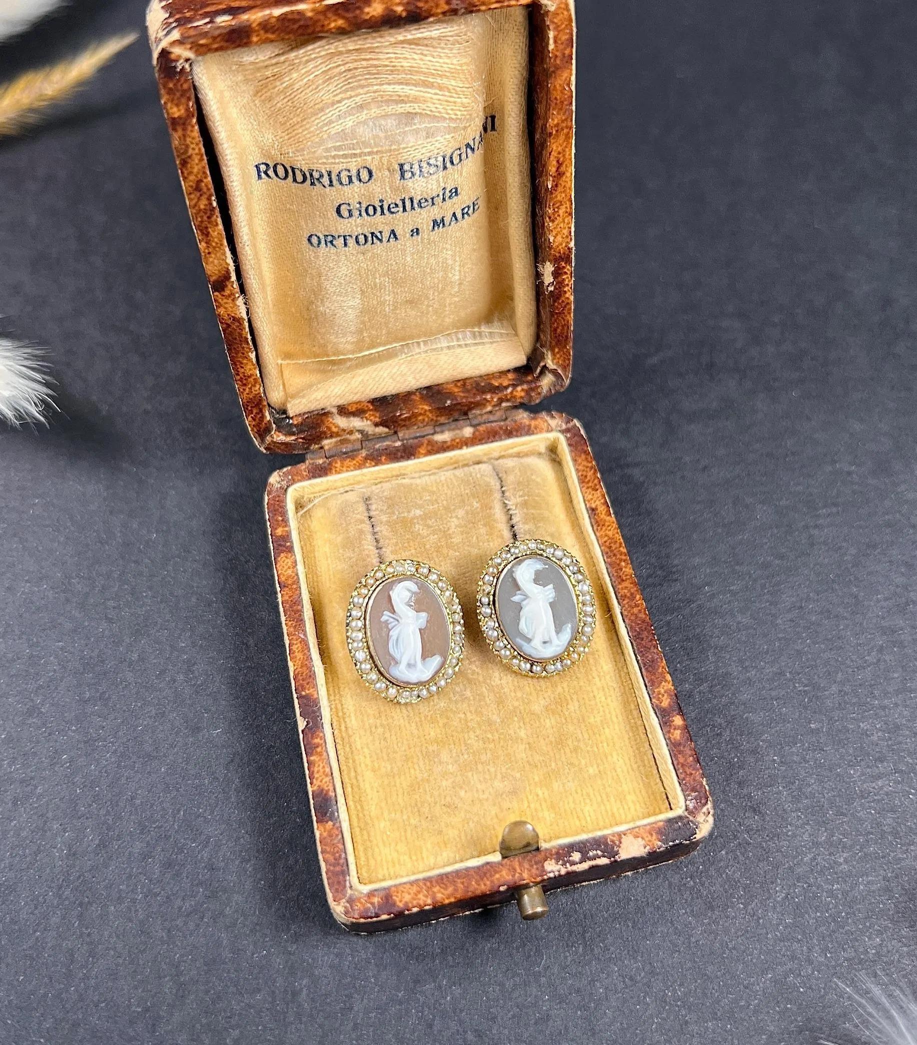 Women's or Men's Antique 9ct Gold, Edwardian Shell Cameo & Seed Pearl Stud Earrings For Sale
