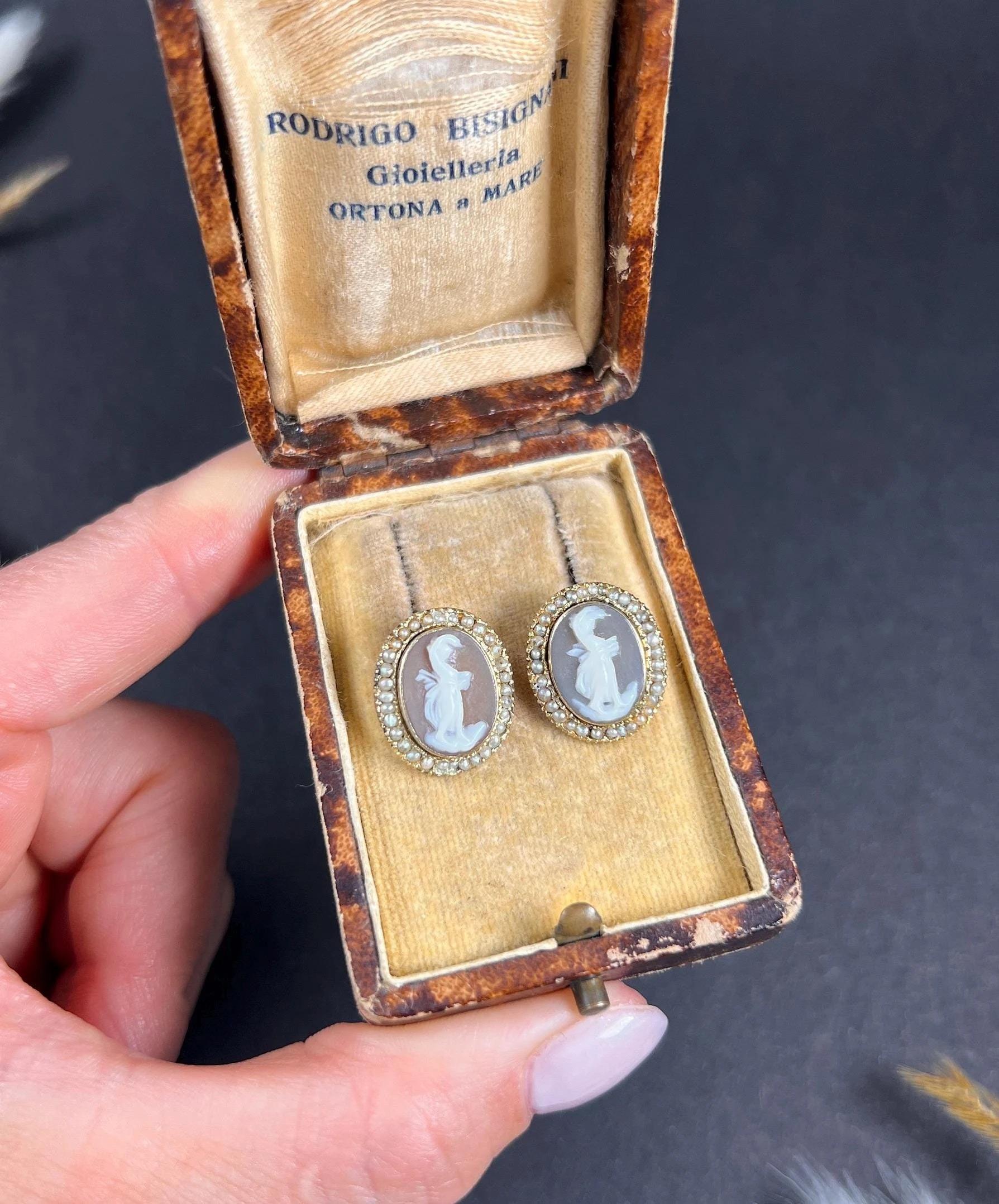 Antique 9ct Gold, Edwardian Shell Cameo & Seed Pearl Stud Earrings For Sale 1