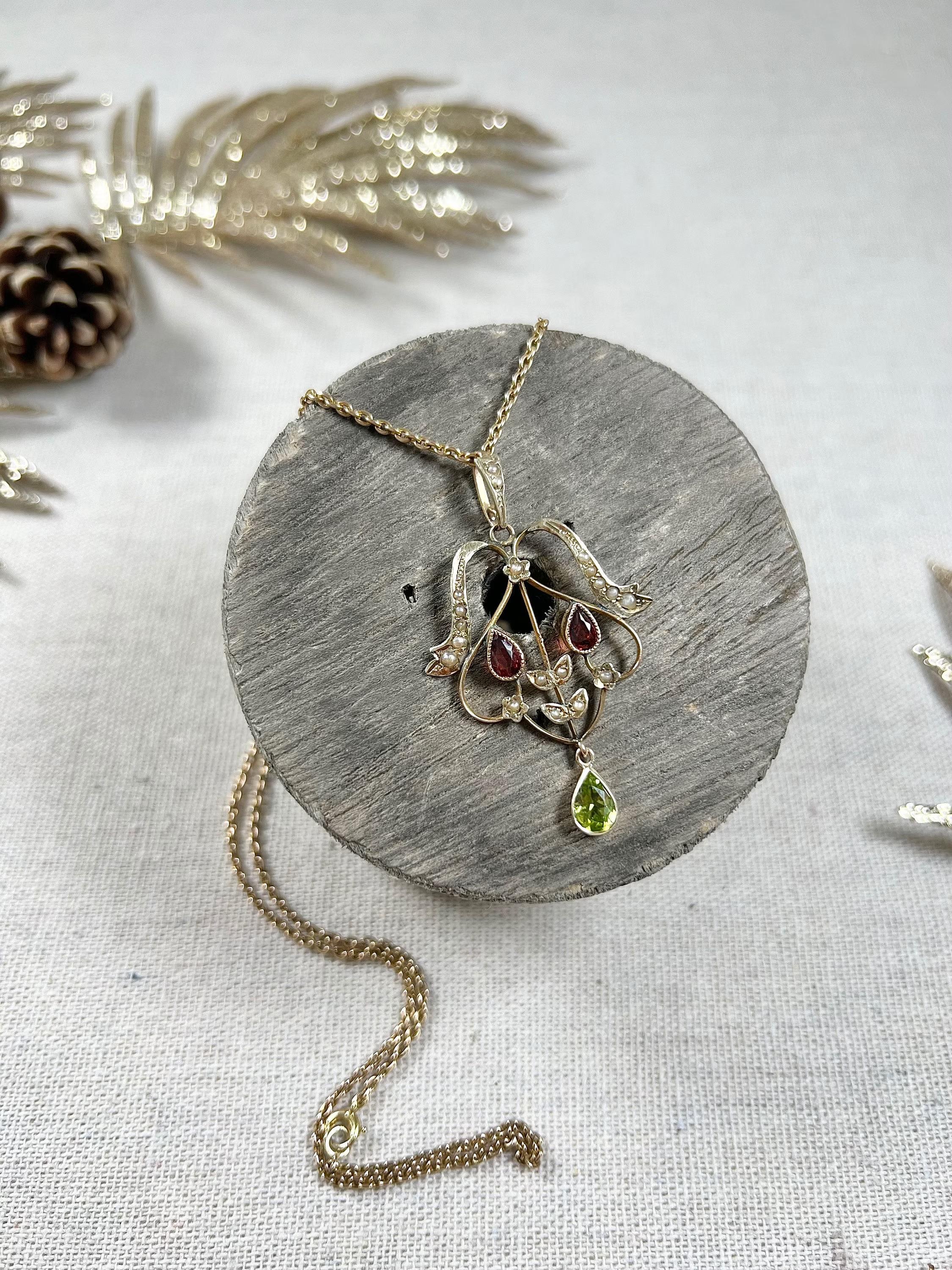 Antique 9ct Gold Edwardian Suffragette Pendant Garnets Peridot Drop Seed pearls In Good Condition For Sale In Brighton, GB