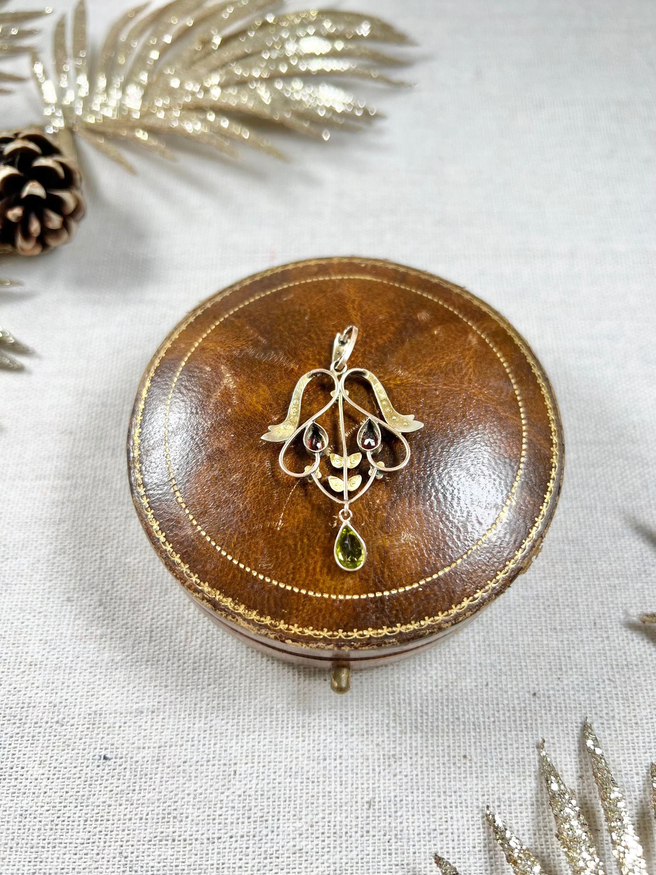Antique 9ct Gold Edwardian Suffragette Pendant Garnets Peridot Drop Seed pearls For Sale 1