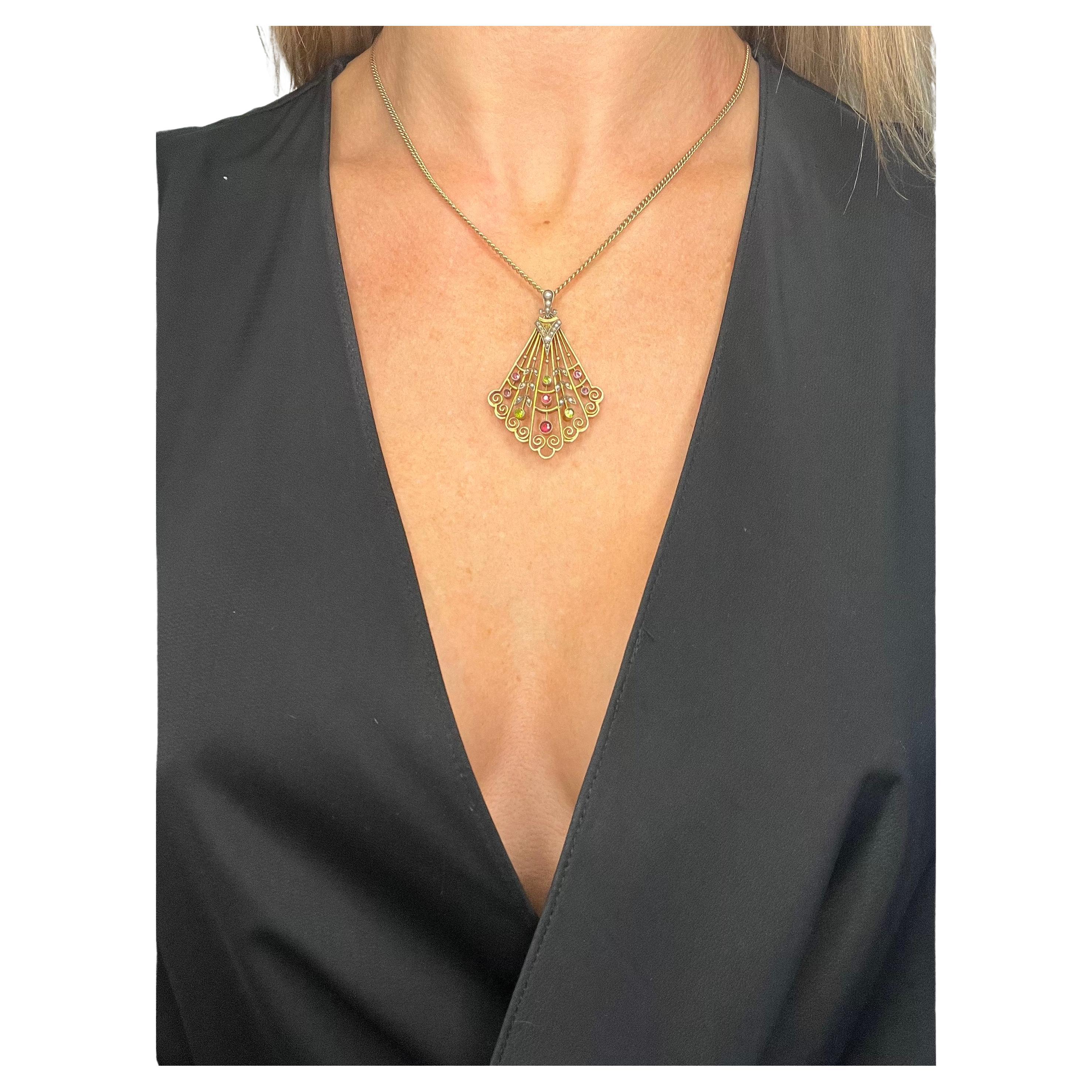 Antiguo Colgante Abanico Sufragista Edwardiano de Oro de 9 ct Turmalina Peridoto Perla Semilla