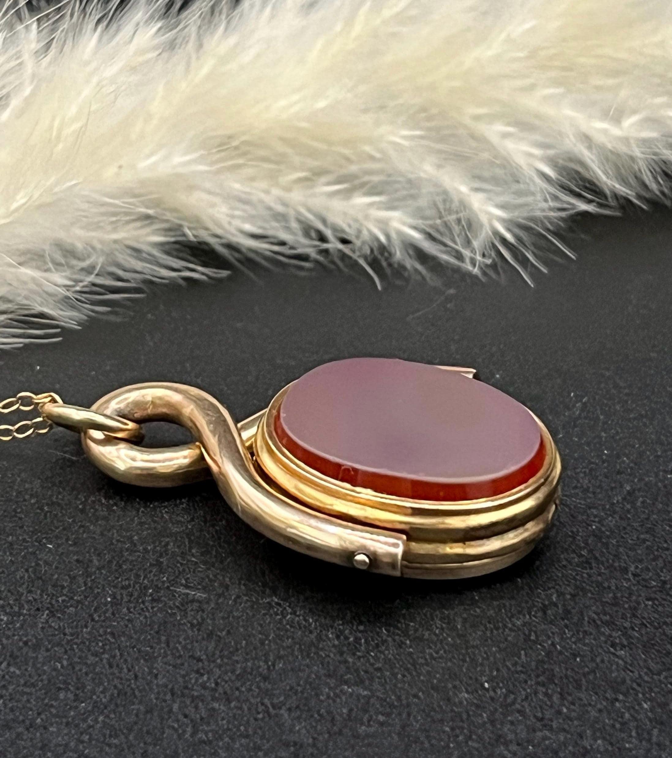 Taille ovale Pendentif en or 9ct Edwardien, pierre de sang et cornaline. en vente