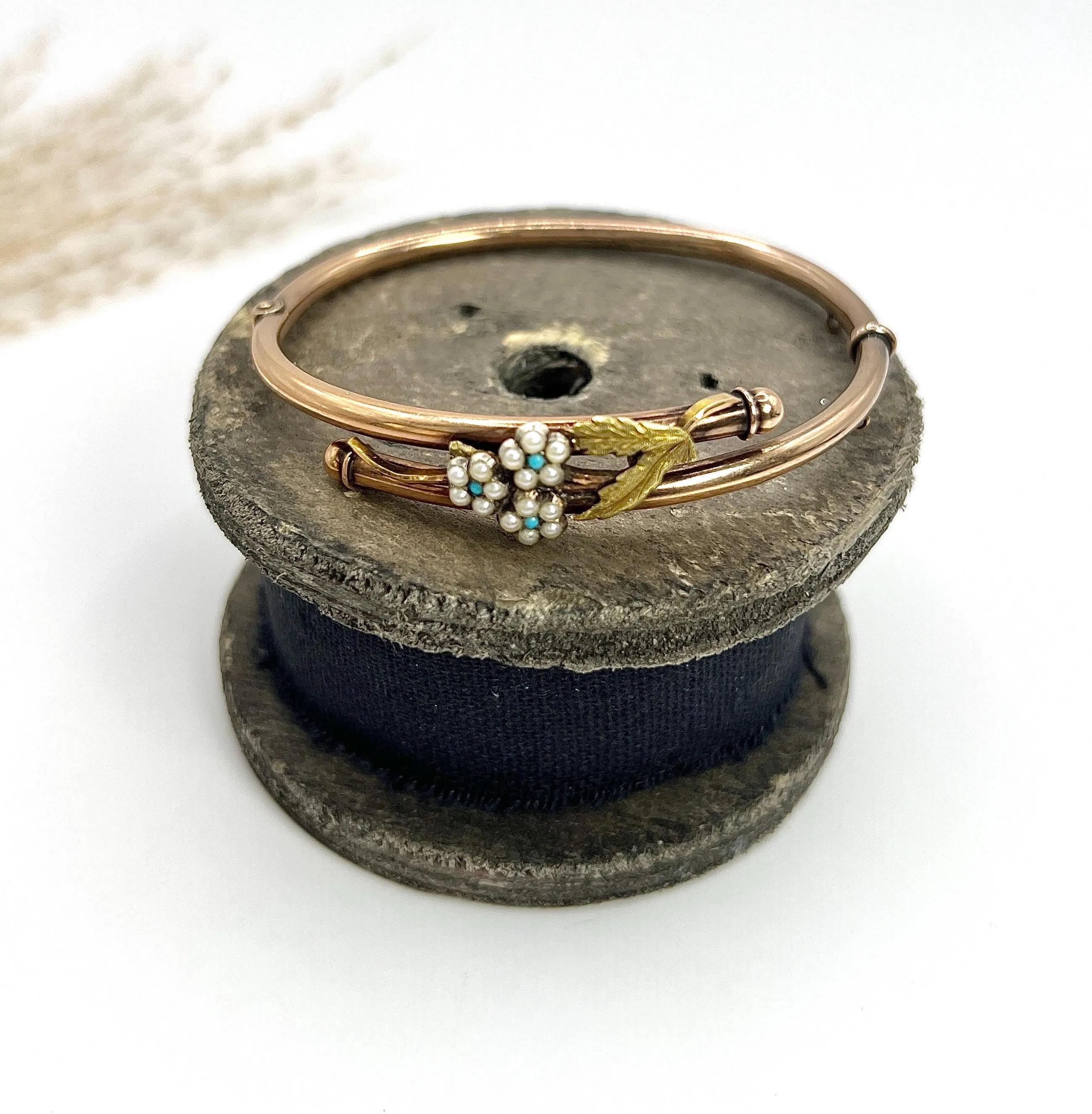 Antique 9ct Gold, Edwardian Turquoise & Natural Seed Pearl Forget Me Not Bangle For Sale 2