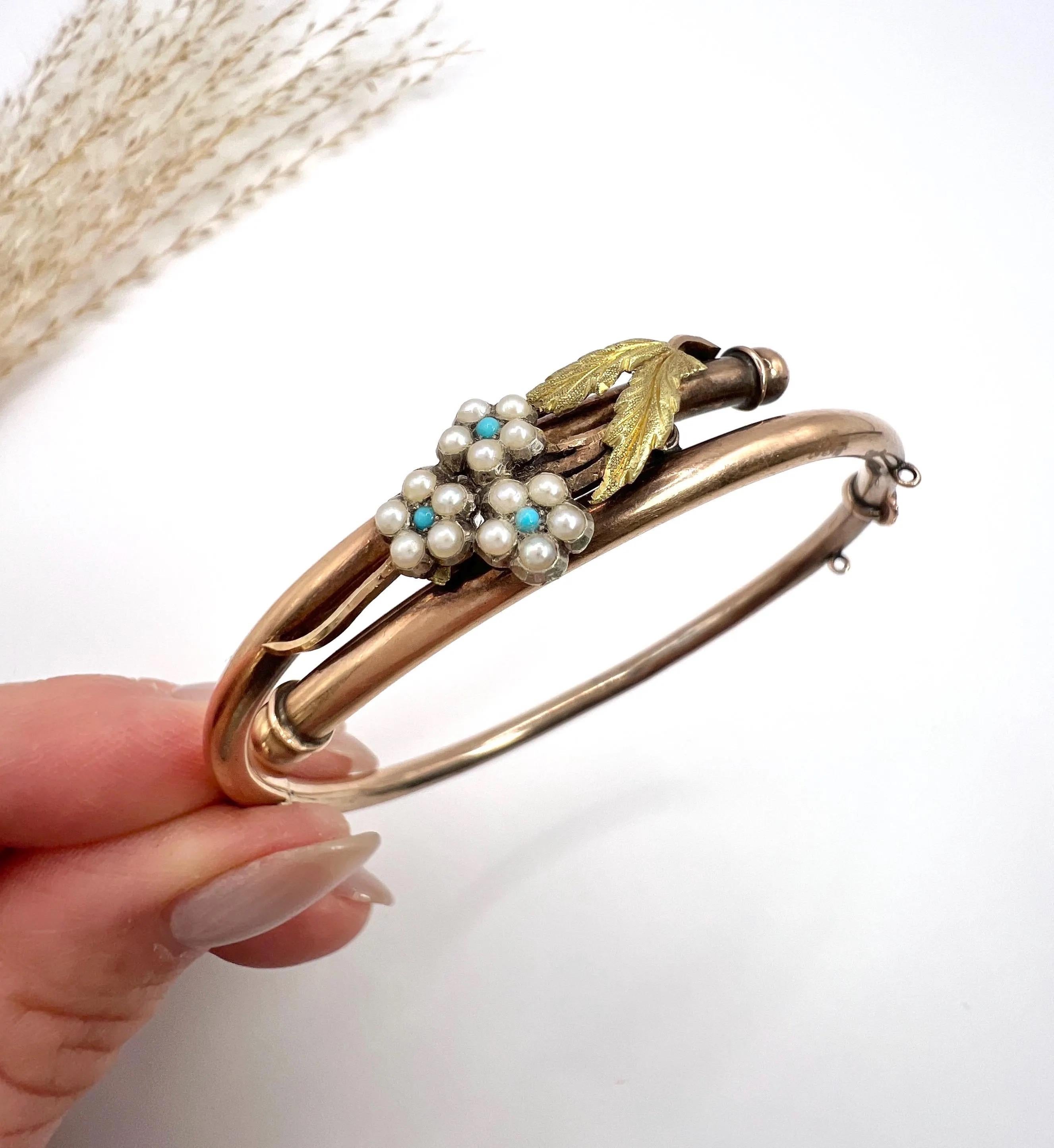 Antique 9ct Gold, Edwardian Turquoise & Natural Seed Pearl Forget Me Not Bangle For Sale 3
