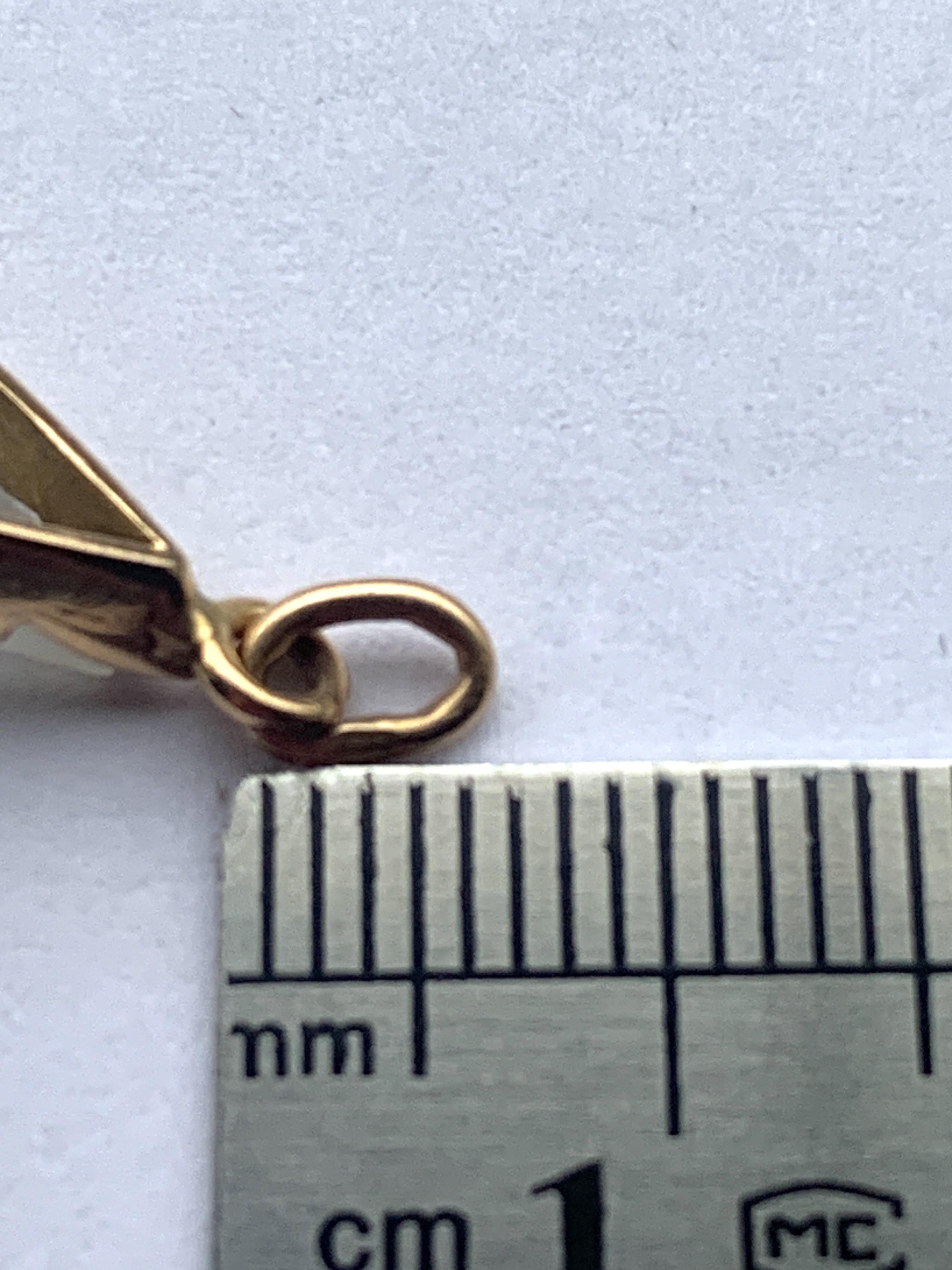 Pendentif ancien en or 9ct en cristal de roche facetté de forme poire en vente 4