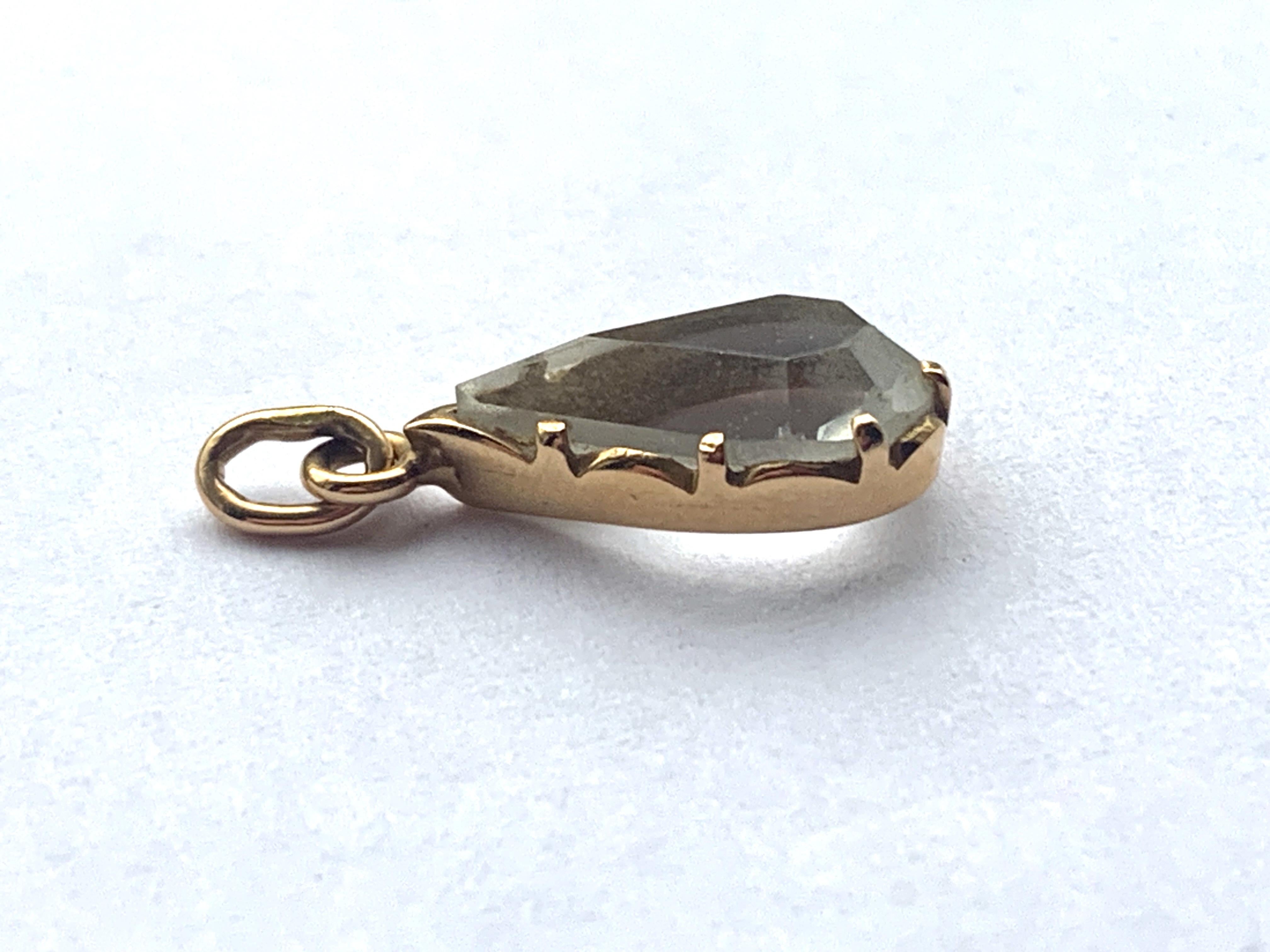 Victorien Pendentif ancien en or 9ct en cristal de roche facetté de forme poire en vente