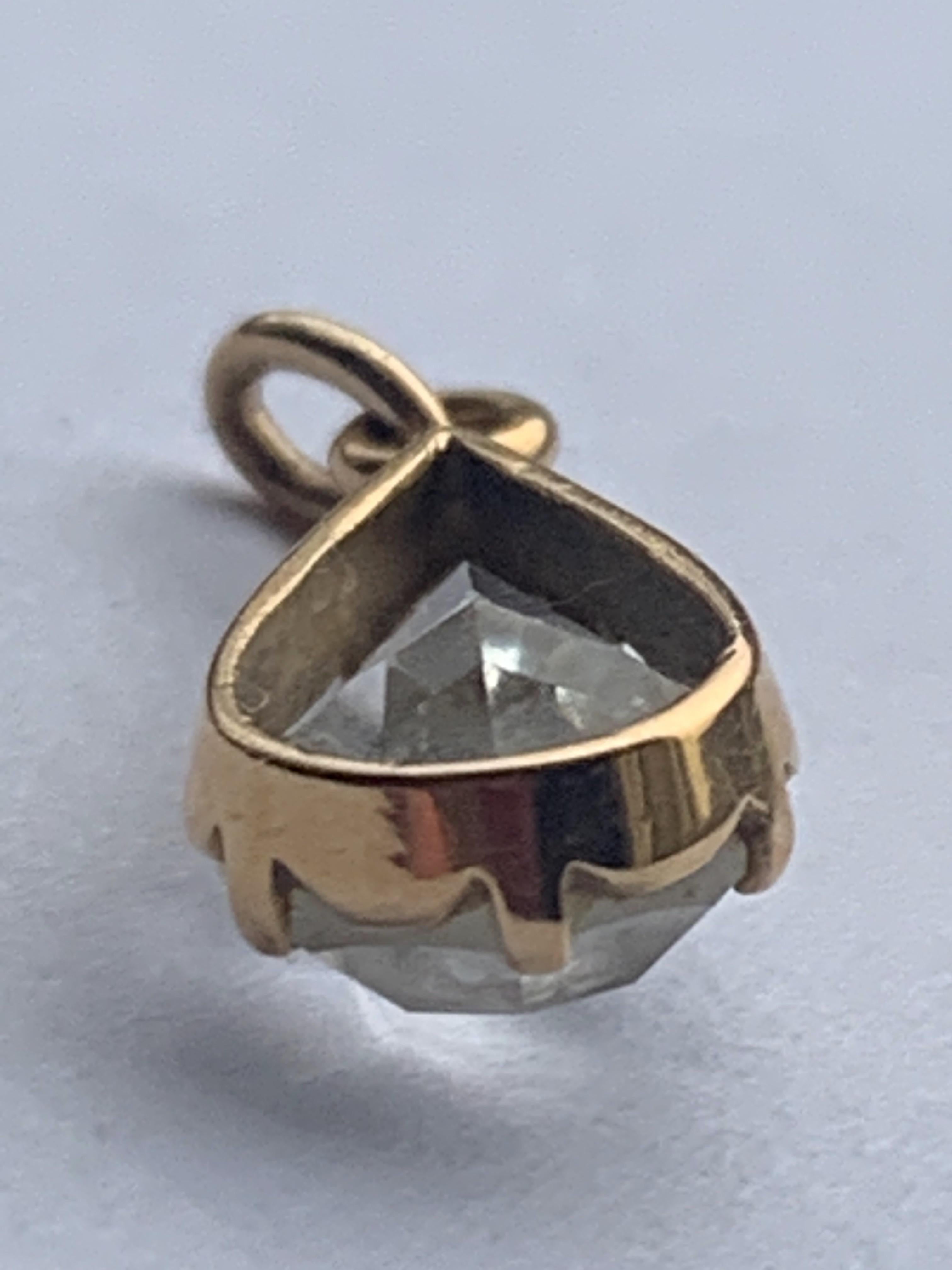 Pendentif ancien en or 9ct en cristal de roche facetté de forme poire en vente 2