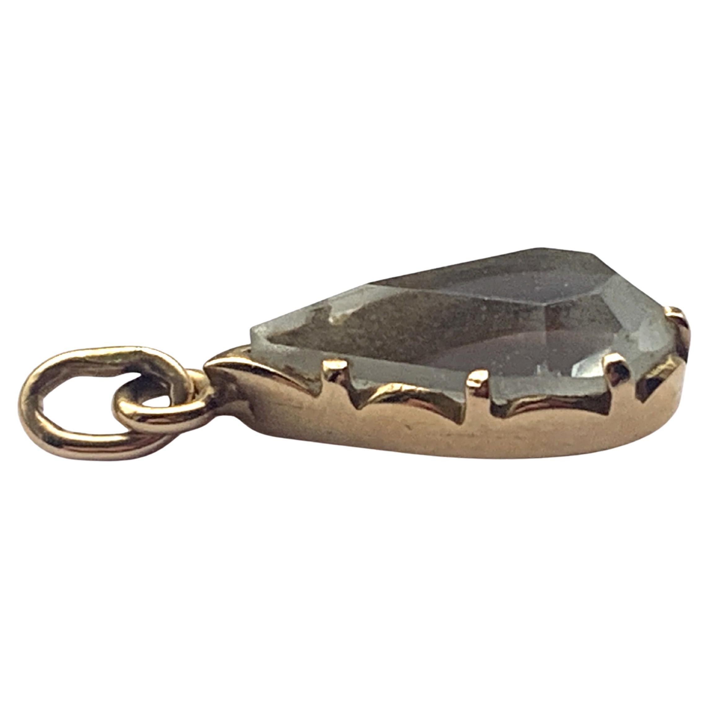 Pendentif ancien en or 9ct en cristal de roche facetté de forme poire en vente
