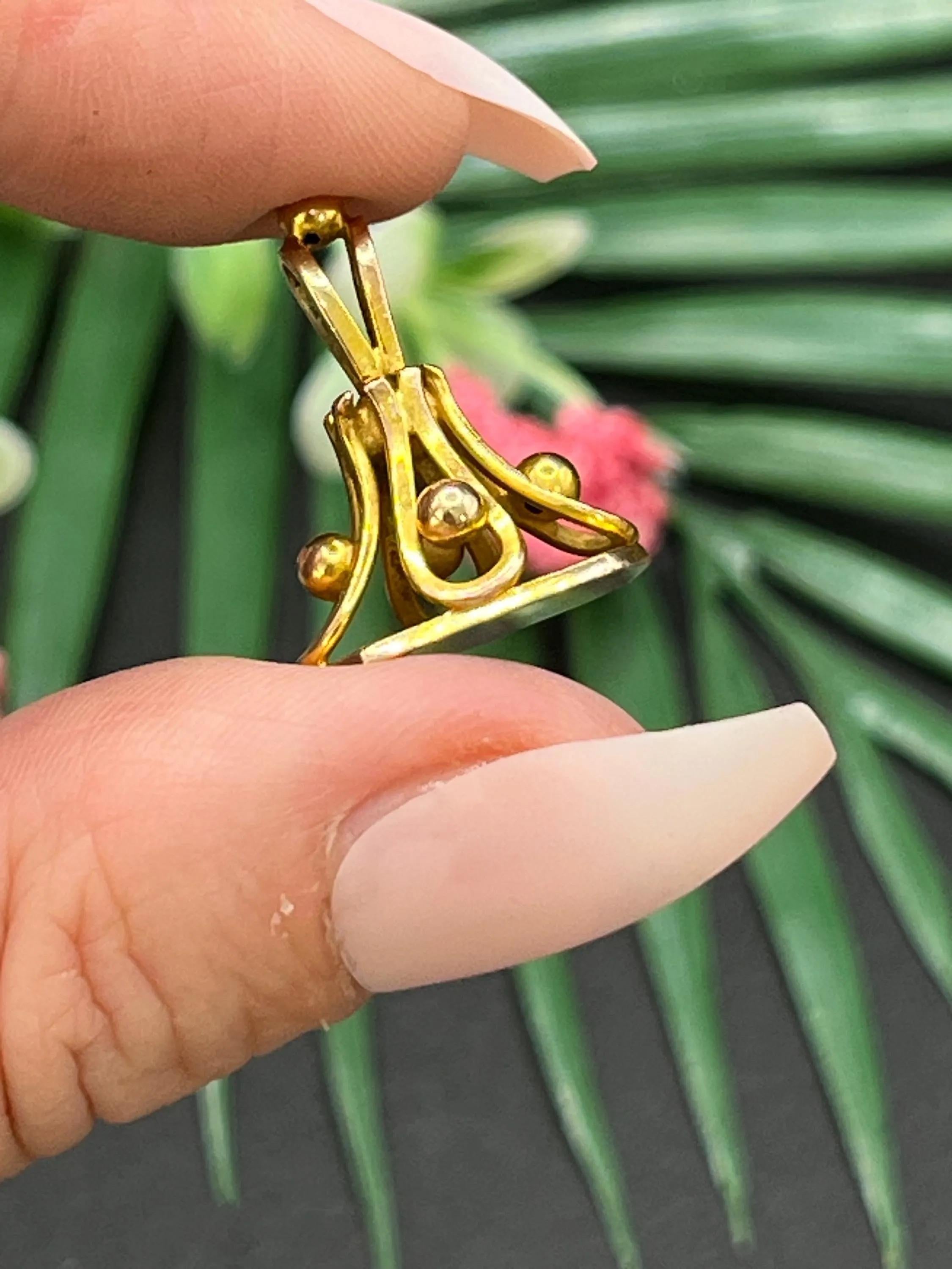 Antique Gold Fob

Hallmarked 9ct 

Makers mark W. J.P 

*THE NECKLACE IS SOLD SEPARATELY. 

This exquisite 9ct gold fob is a true beauty to behold

Dating to 1927 and assayed in Chester, this solid 9ct gold watch fob rectangular in shape features a