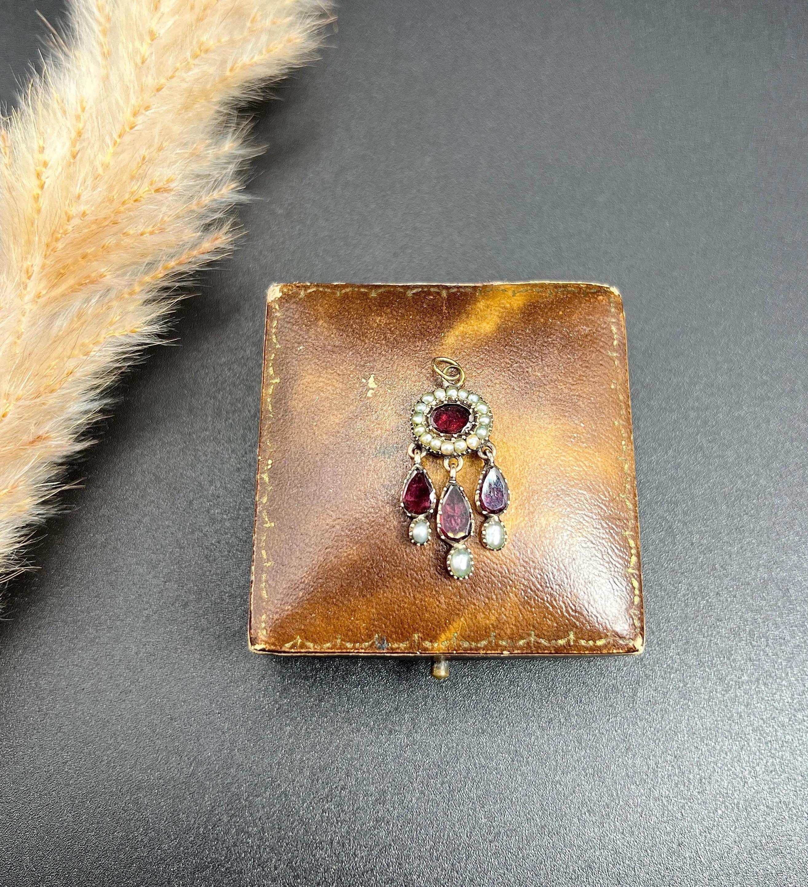 Antique 9ct Gold, Georgian Flat Cut Garnet & Natural Seed Pearl Teardrop Pendent For Sale 1