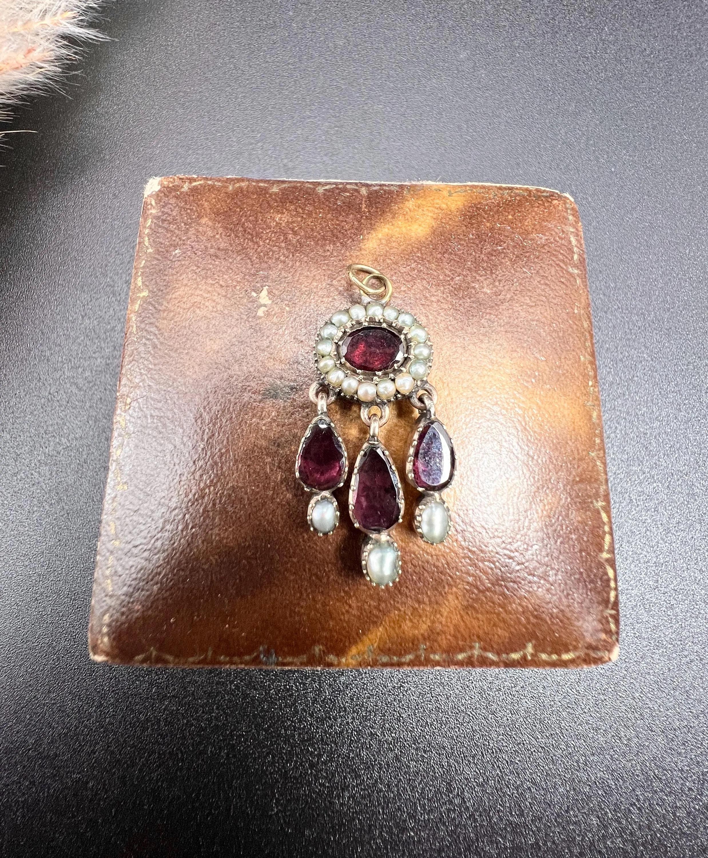 Antique 9ct Gold, Georgian Flat Cut Garnet & Natural Seed Pearl Teardrop Pendent For Sale 2