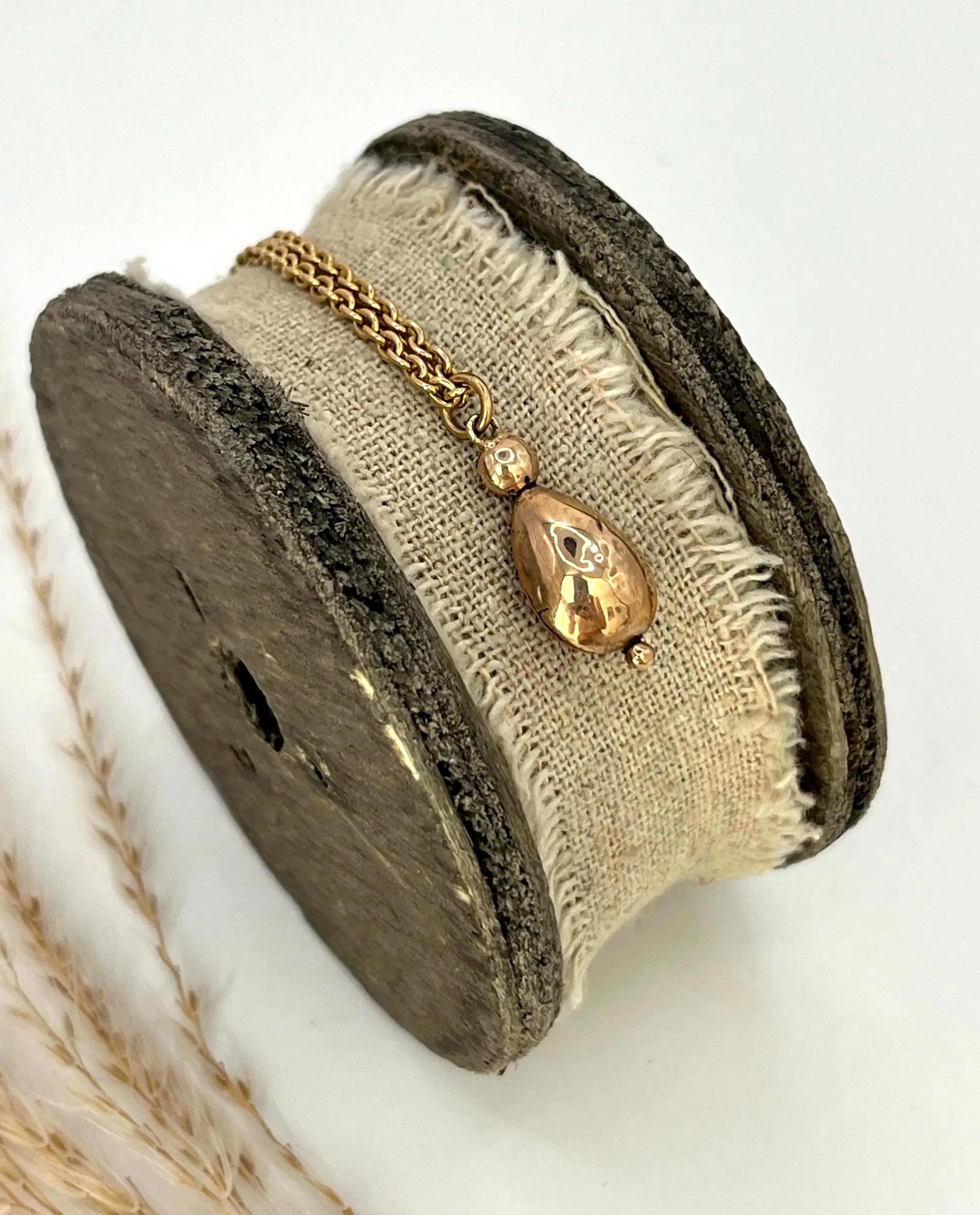 Vittoriano Antico ciondolo a goccia in oro 9ct, georgiano, con ametista, CIRCA 1850 in vendita