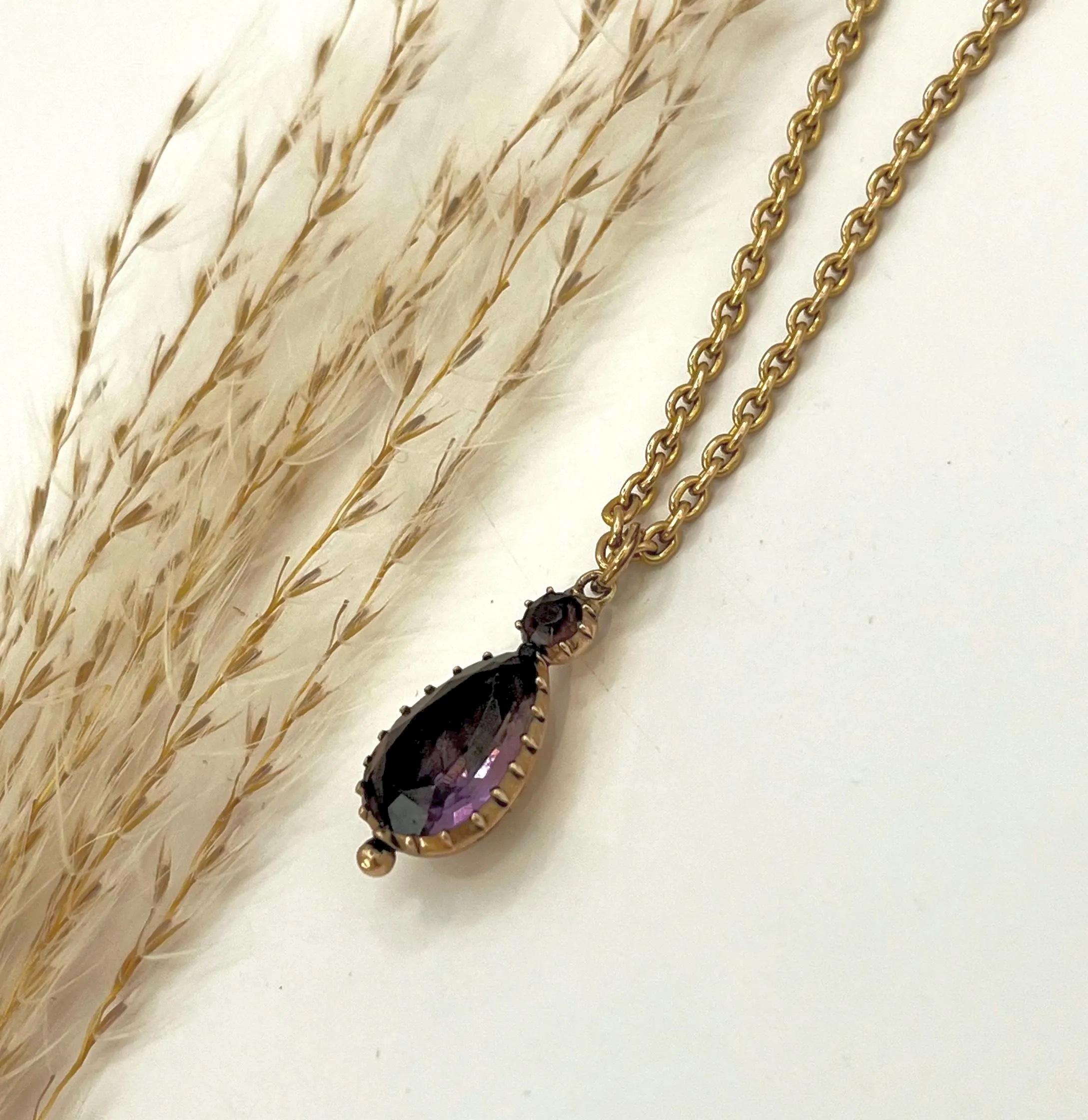 Antico ciondolo a goccia in oro 9ct, georgiano, con ametista, CIRCA 1850 in vendita 3