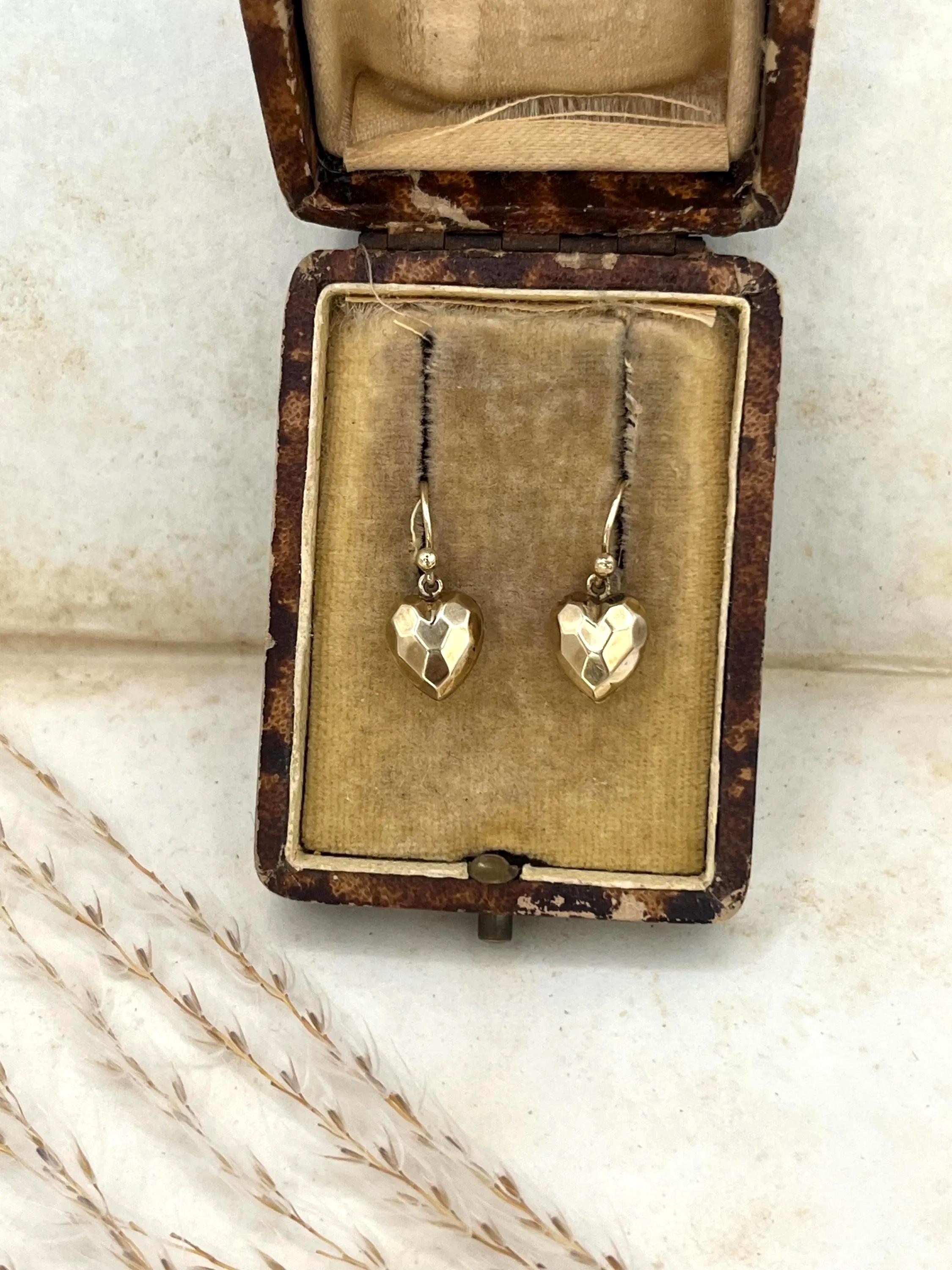 Antichi orecchini a goccia a cuore in oro 9ct, CIRCA 1910 in vendita 6
