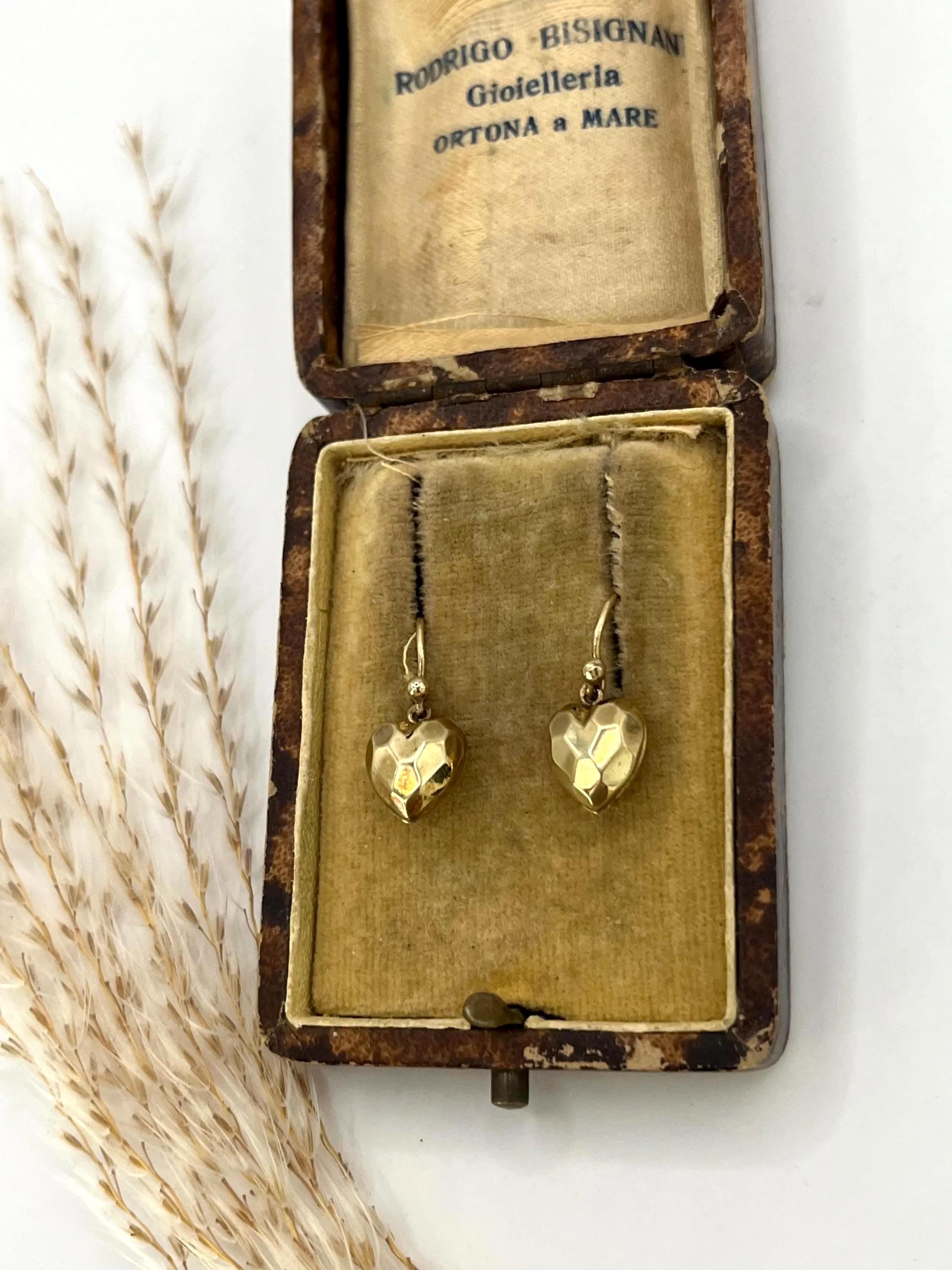 da uomo o donna Antichi orecchini a goccia a cuore in oro 9ct, CIRCA 1910 in vendita