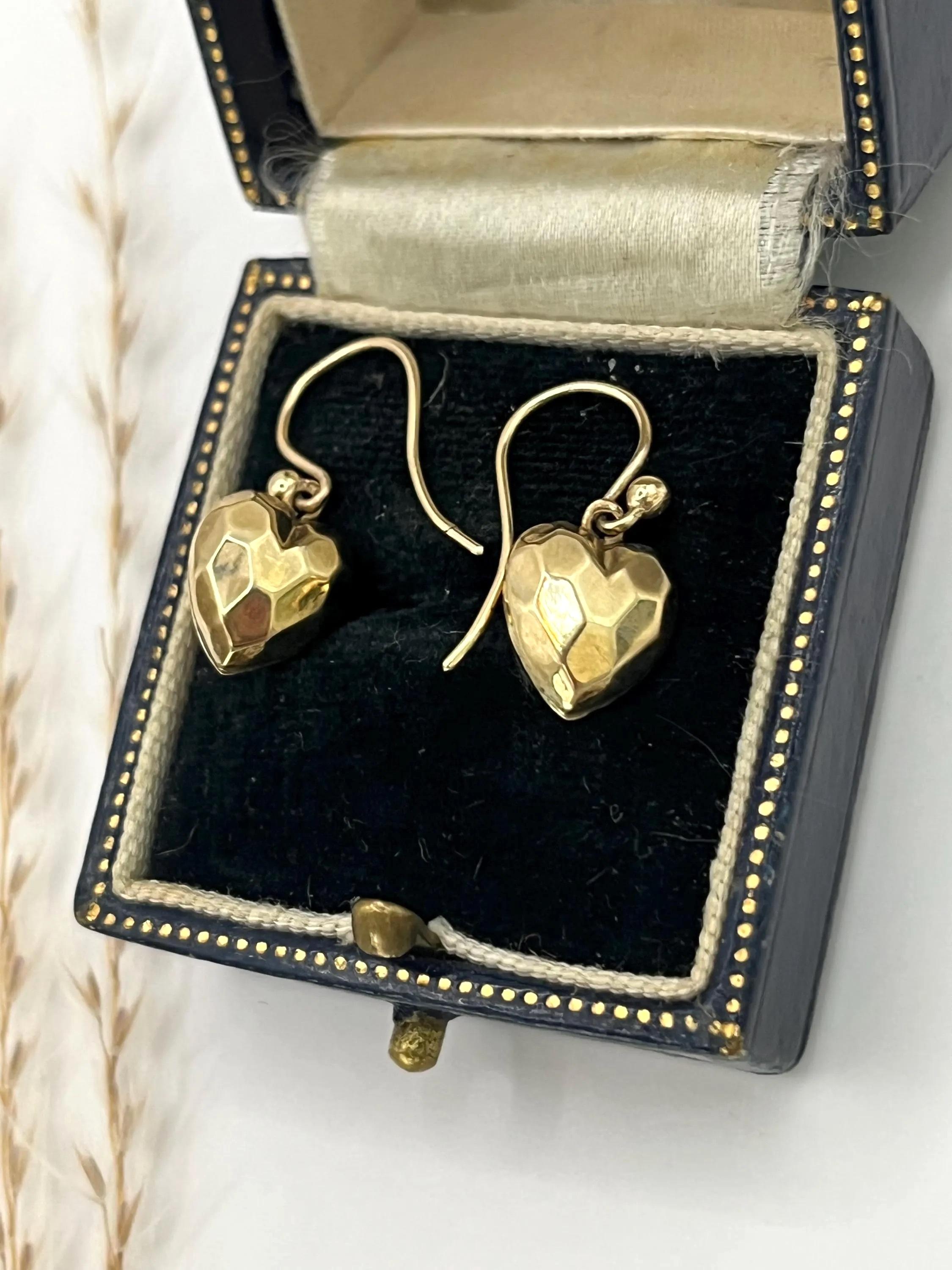 Antichi orecchini a goccia a cuore in oro 9ct, CIRCA 1910 in vendita 2