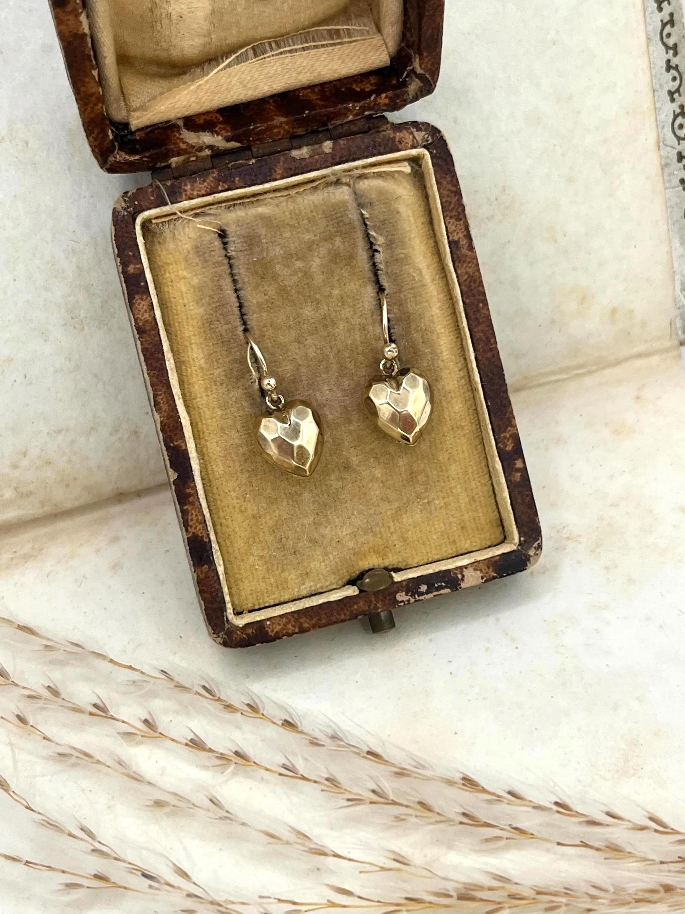 Antichi orecchini a goccia a cuore in oro 9ct, CIRCA 1910 in vendita 4