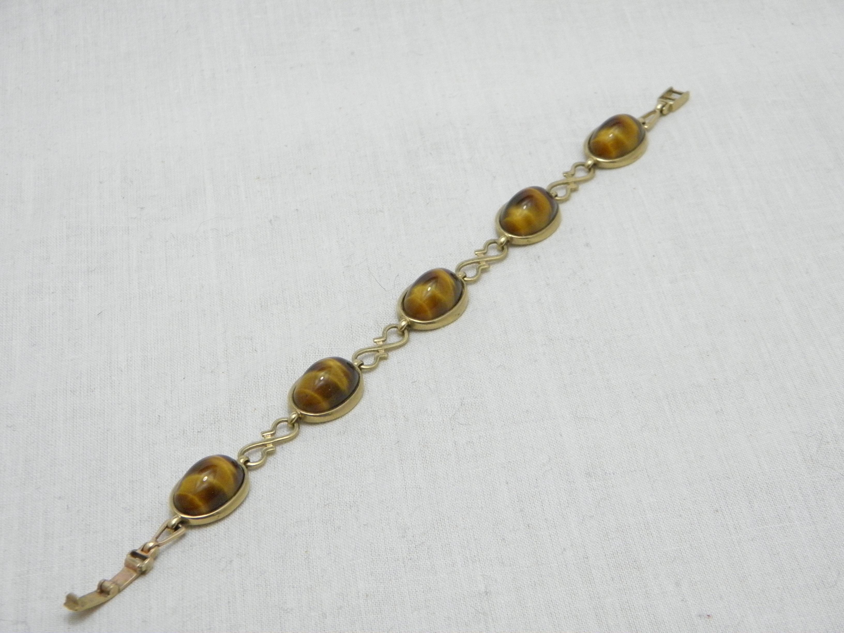 Women's or Men's Antique 9ct Gold Heavy Tiger's Eye Bracelet 375 Purity Cabochon 19.7 g For Sale