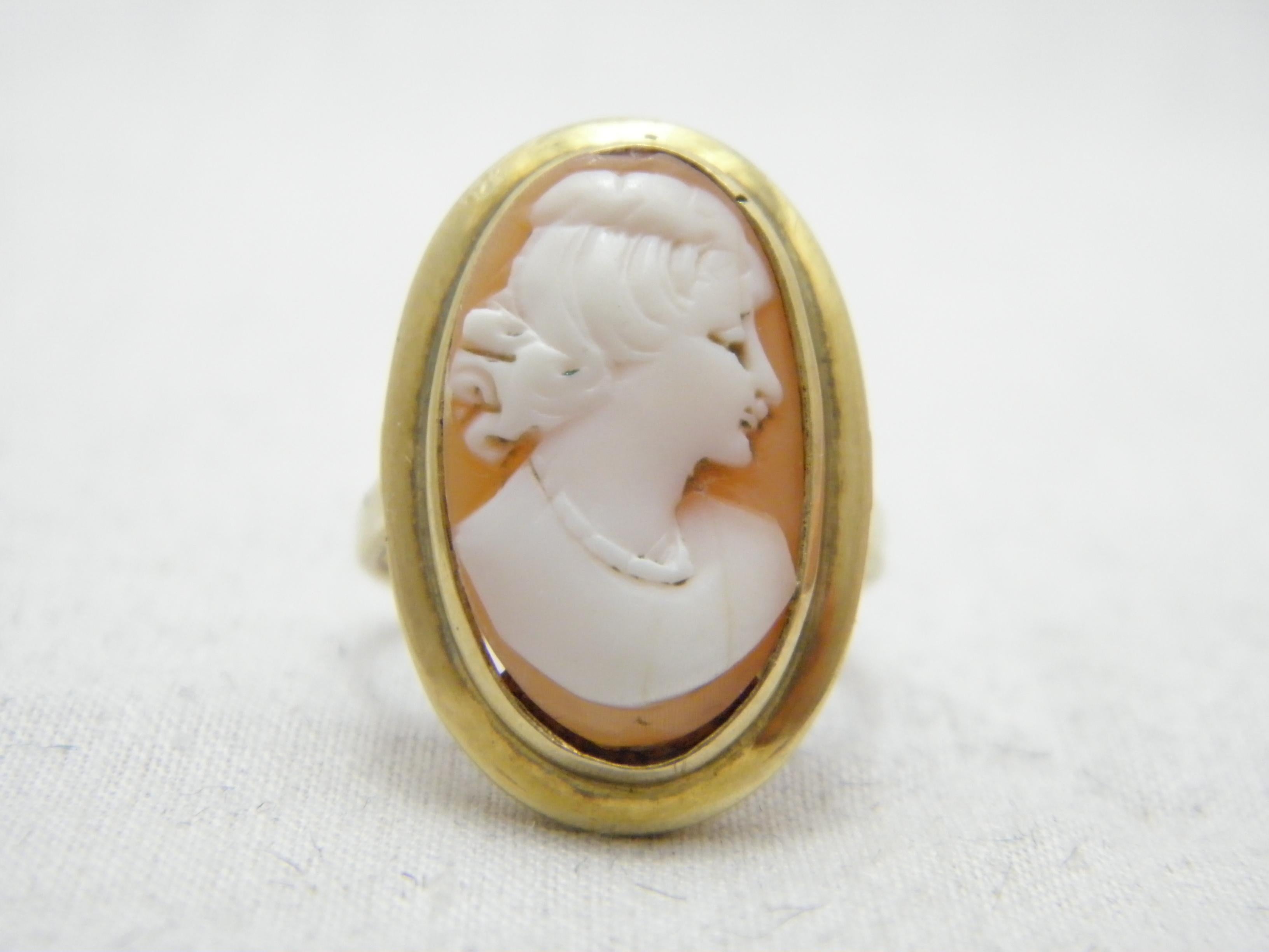 Antique 9ct Gold Huge Cameo Signet Ring 375 Purity Heavy Shell 6.7g Size O 7.25 In Good Condition For Sale In Camelford, GB