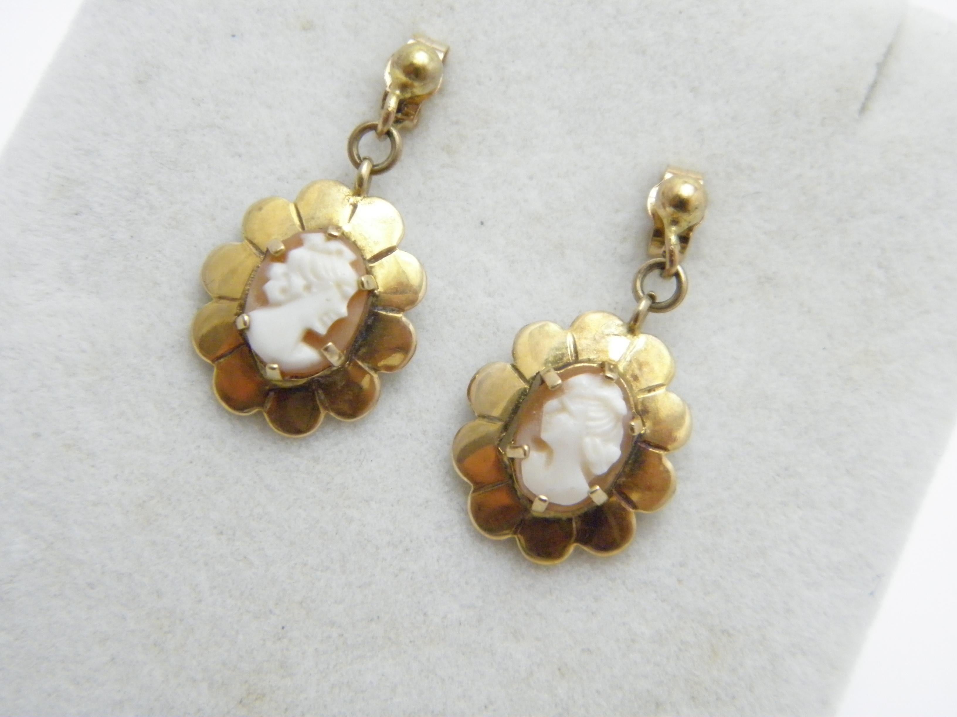 A very special item for you to consider:

9CT HEAVY GOLD CARVED SHELL CAMEO LARGE DROP / DANGLE EARRINGS

DETAILS
Material: 375/1000 9ct Solid Gold
Style: Art Nouveau style Cameo set stud and drop earrings
Gems: Hand carved conch shell cameos with