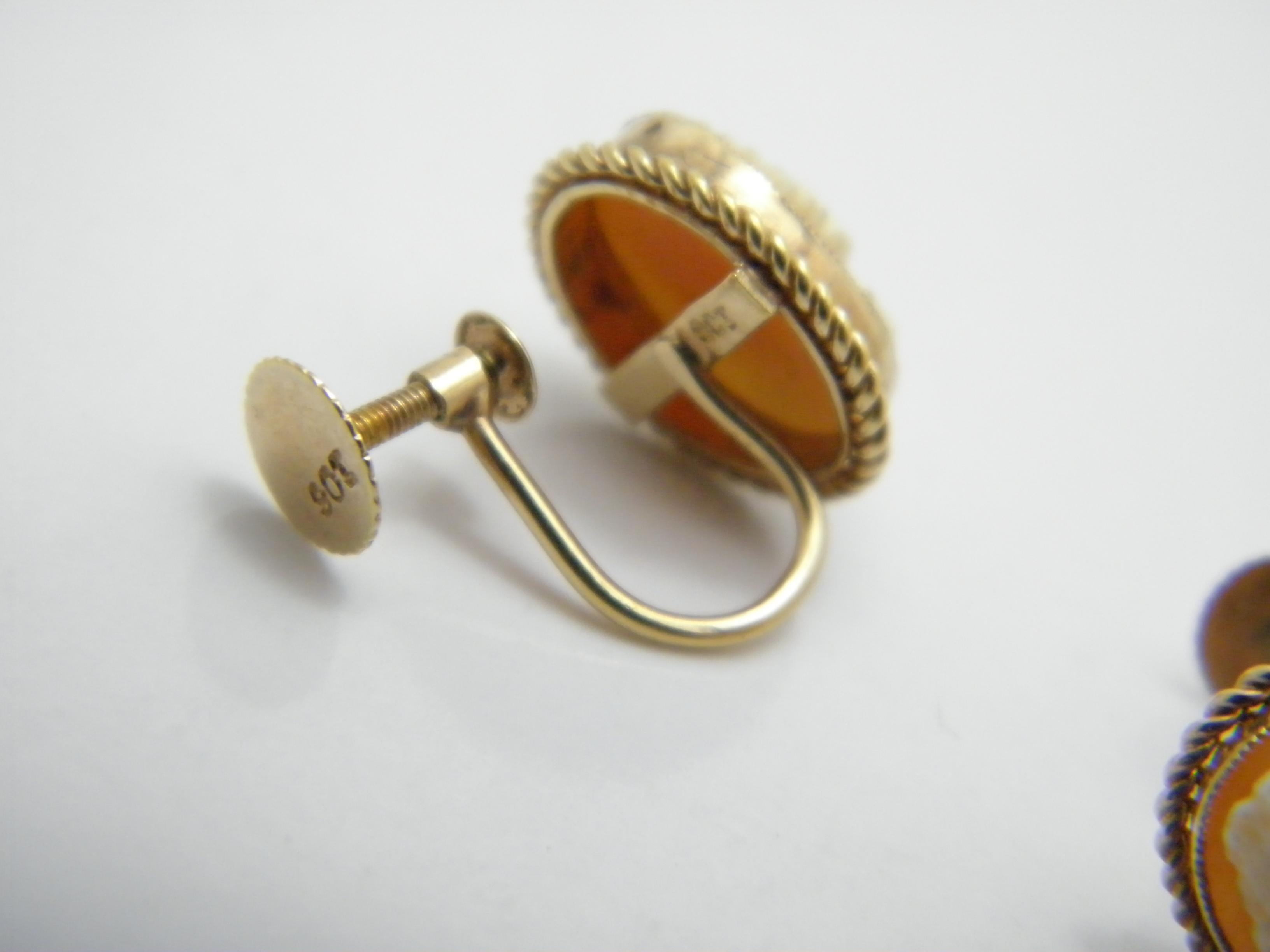 Antique 9ct Gold Large Shell Cameo Screw Back Dangle Earrings 375 Purity c1900 In Good Condition For Sale In Camelford, GB
