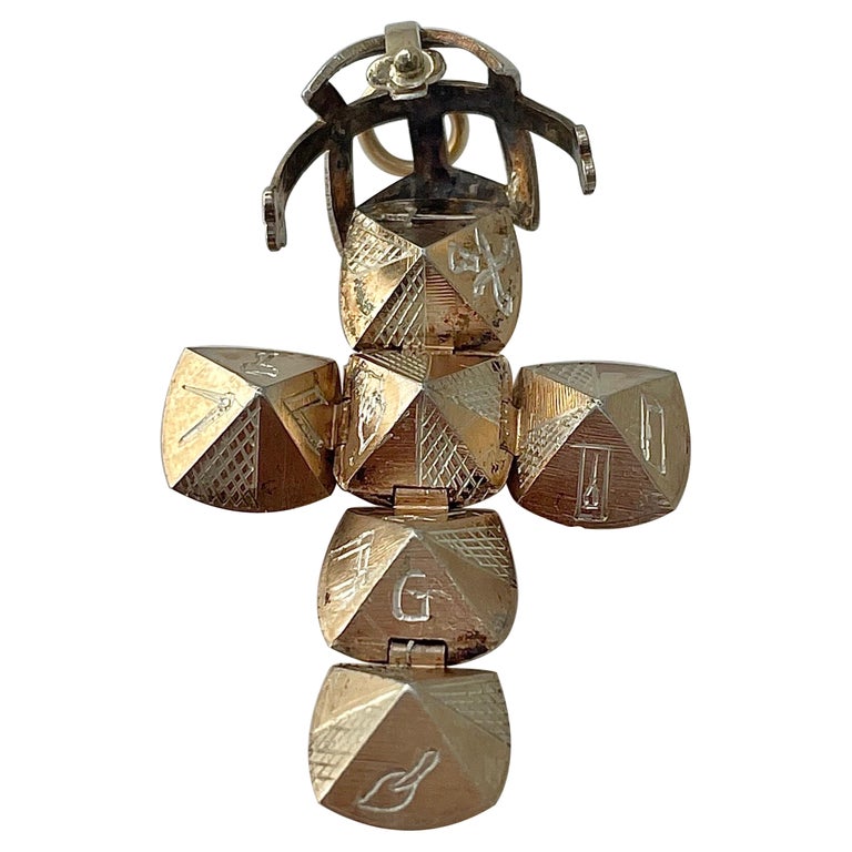 Antico ciondolo massonico a forma di sfera d'oro 9 ct Antico ciondolo massonico a forma di sfera d'oro 9 ct