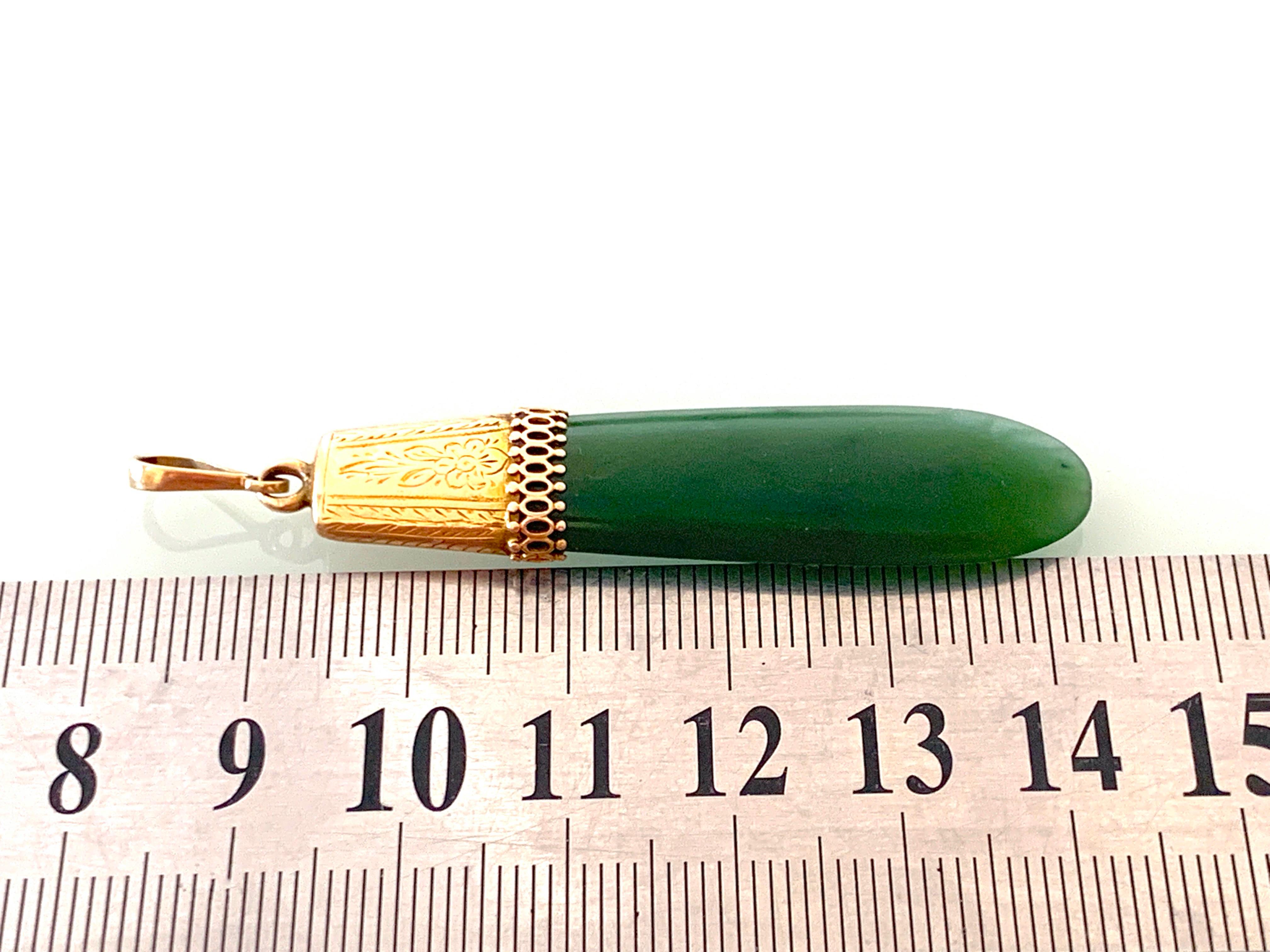 Antique 9 Carat Gold Mounted Jade Pendant For Sale 2