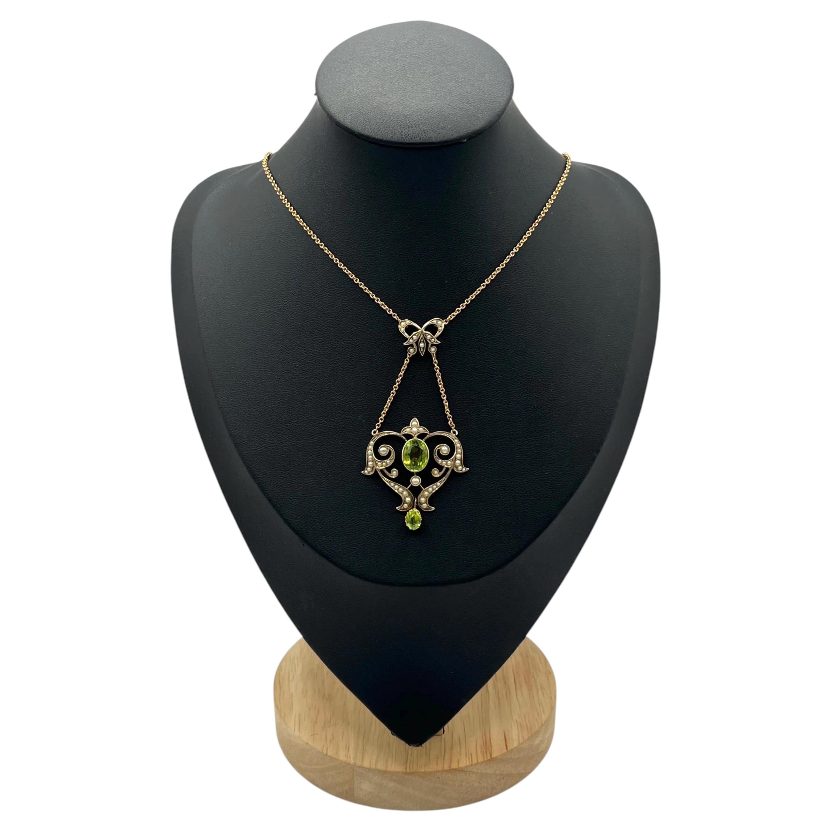 Antiguo Collar Colgante de Oro de 9 ct, Peridoto y Perla, Circa 1900 en venta