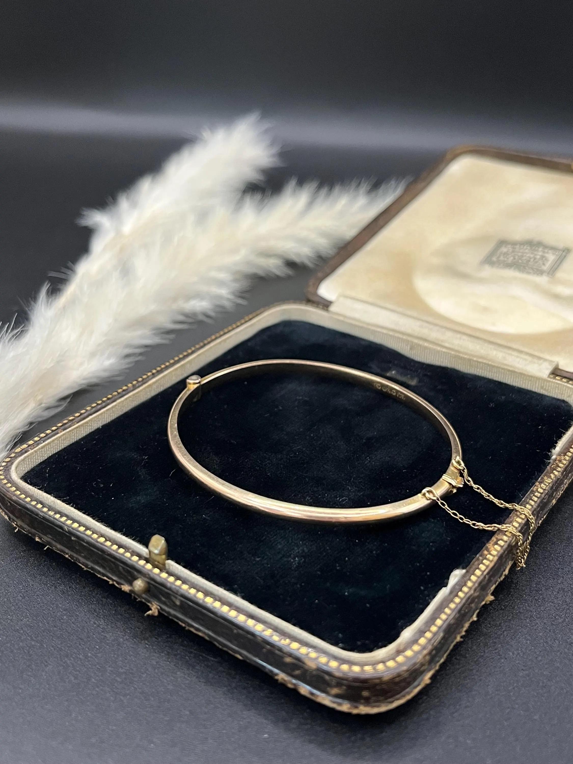 Antike 9ct Gold Plain Hinged Armreif, CIRCA 1920s im Angebot 3