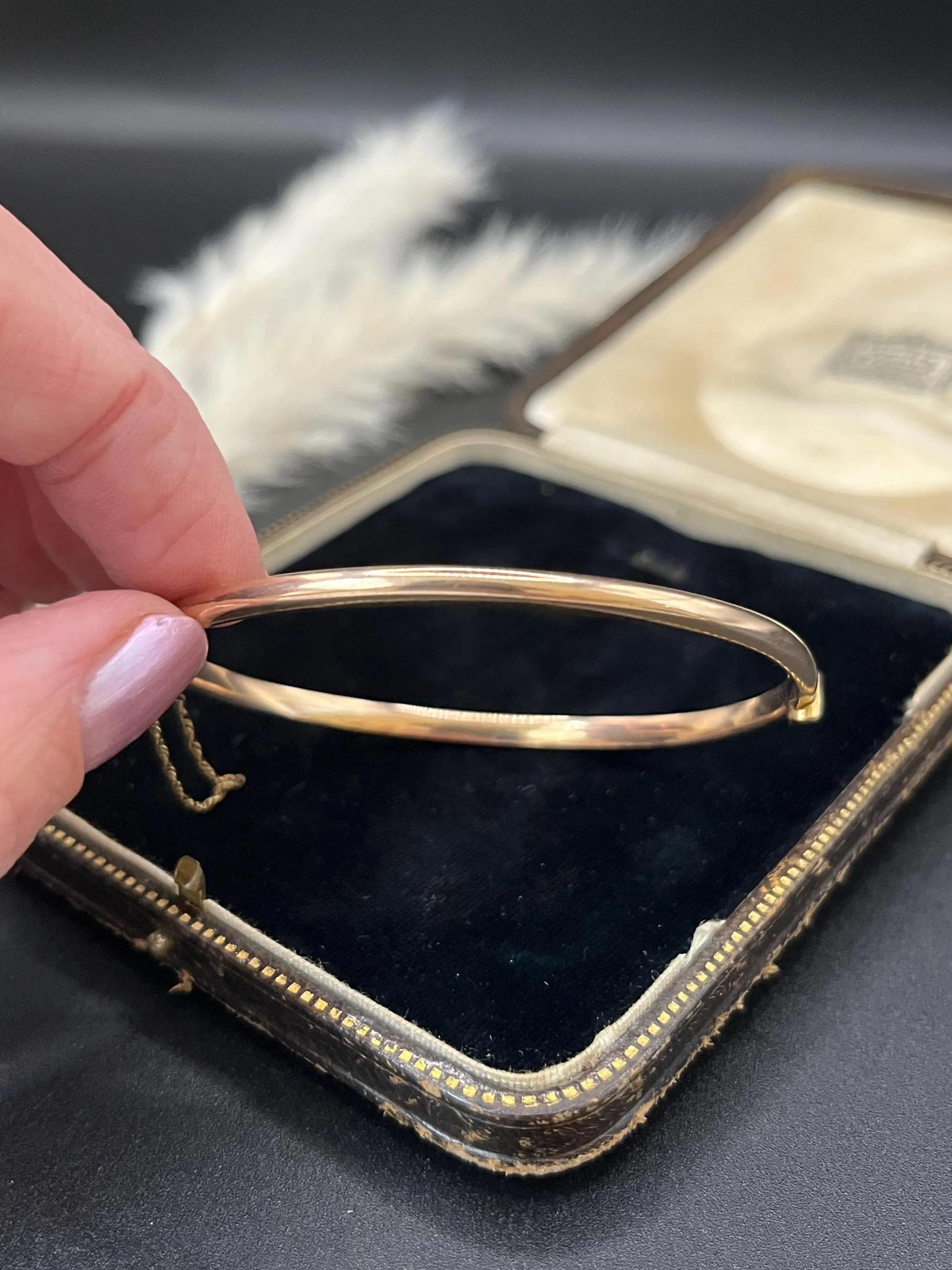 Antike 9ct Gold Plain Hinged Armreif, CIRCA 1920s im Angebot 5