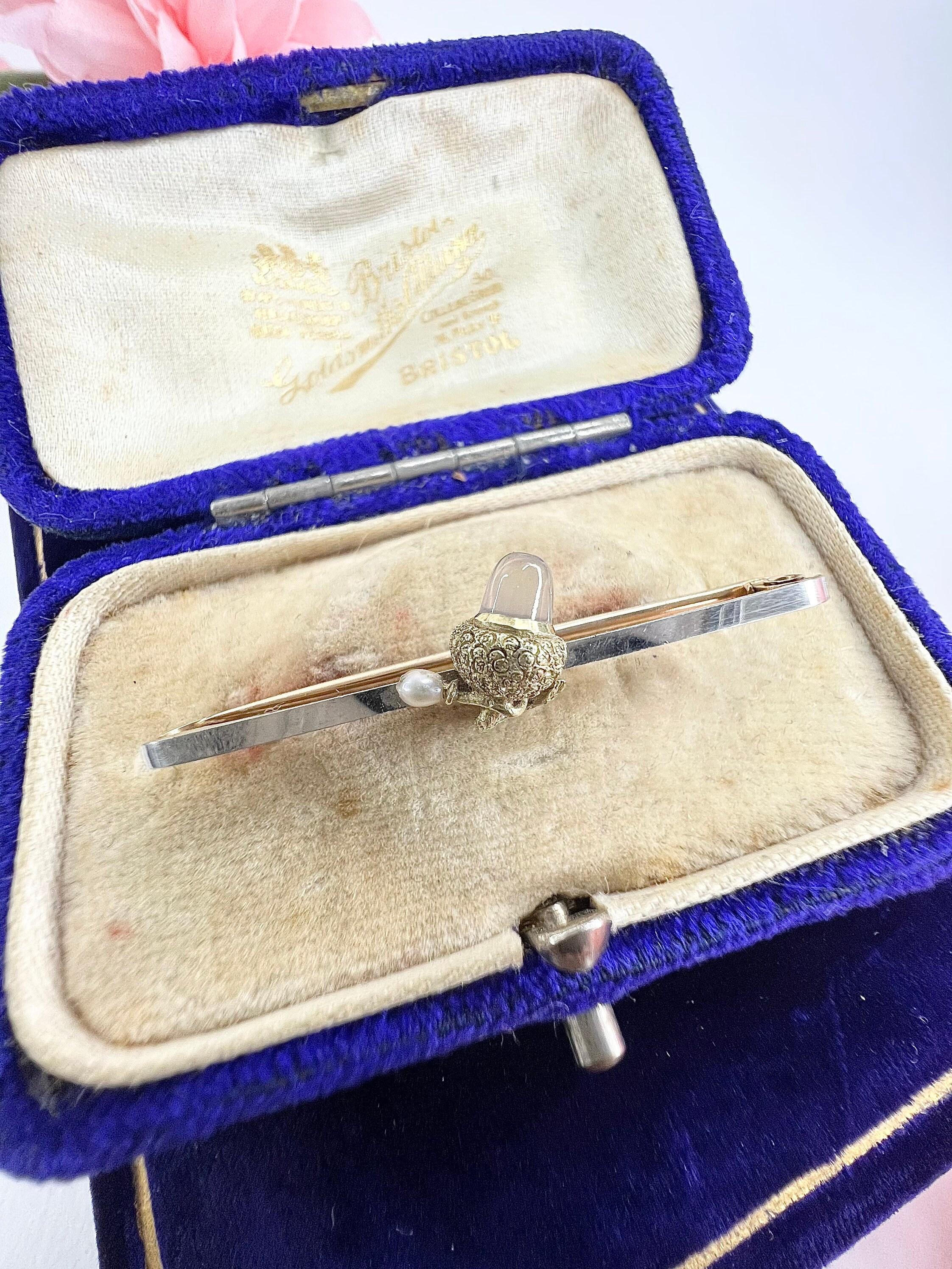 Antique 9ct Gold Platinum Victorian Brooch Set with a moonstone Seed Pearl Acorn For Sale 4