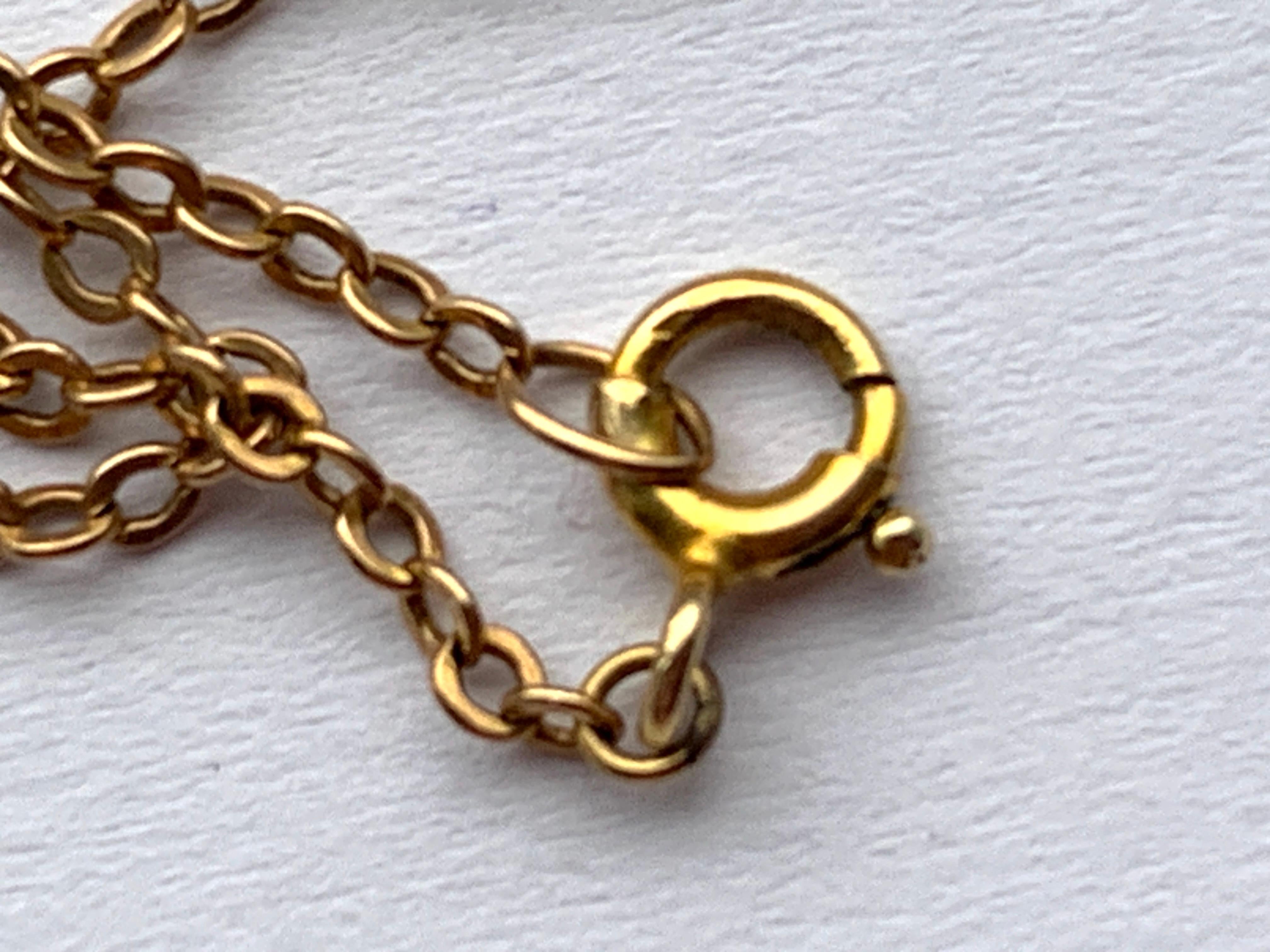 Collier religieux ancien en or 9ct en vente 5