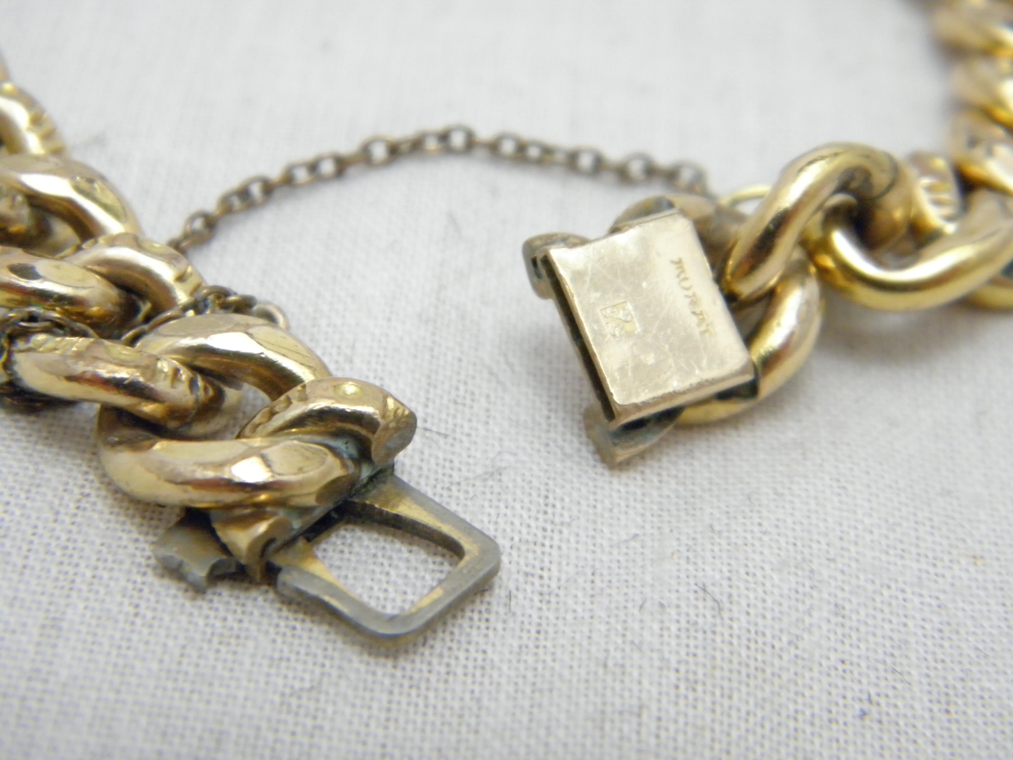 Wenn Sie auf dieser Seite gelandet sind, haben Sie ein Auge für Schönheit.

9CT GOLD GEROLLT DIAMANTSCHLIFF GRAVIERT MURAT KANDARE ARMREIF

DETAILS
MATERIAL: Thick 9ct Rolled Gold (siehe Details unten) schöne warme Farbe.
Stil: Abgerundete Kandare