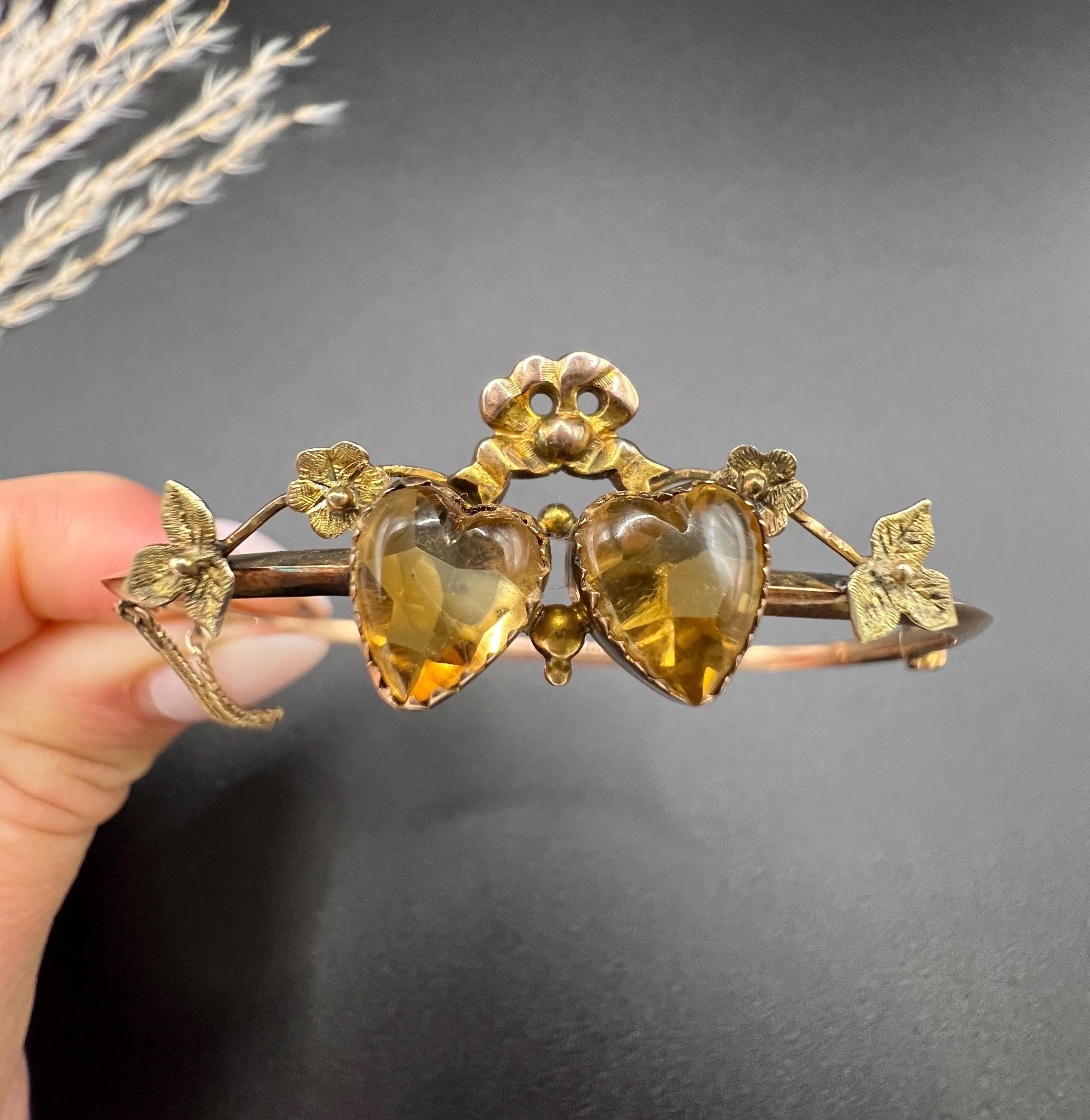 Bracelet ancien en or 9ct estampillé, Edwardian Citrine Heart, Knife Edge Bangle Unisexe en vente