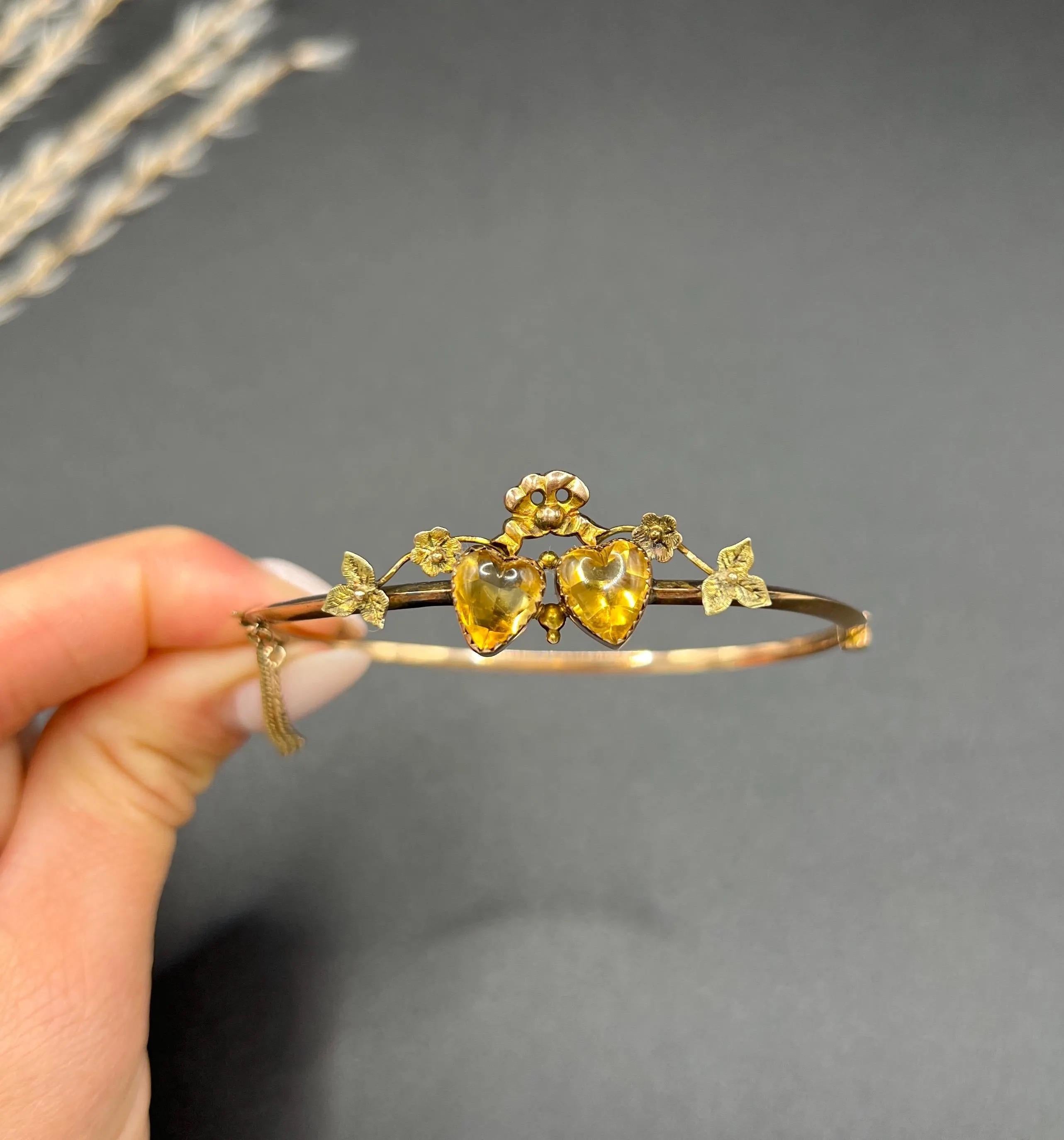 Bracelet ancien en or 9ct estampillé, Edwardian Citrine Heart, Knife Edge Bangle en vente 2